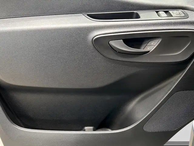 Mercedes-Benz Sprinter view 13