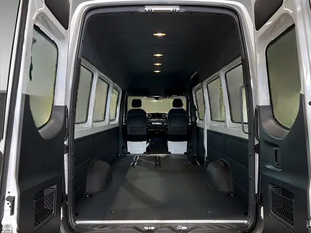 Mercedes-Benz Sprinter view 8