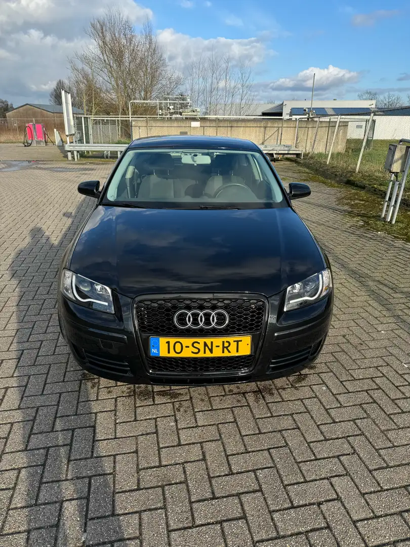 Audi A3 2.0 FSI Attraction Zwart - 2