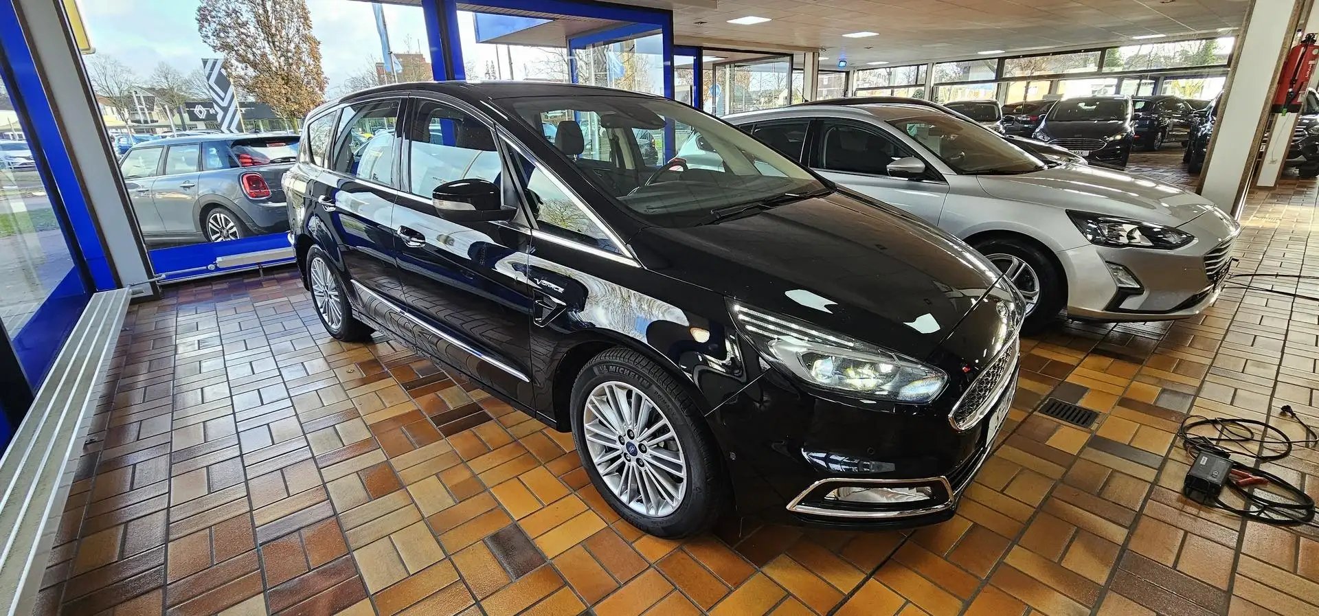 Ford S-Max 2.0 EcoBlue Bi-Turbo Aut. Vignale Navi Camera 177 Noir - 1