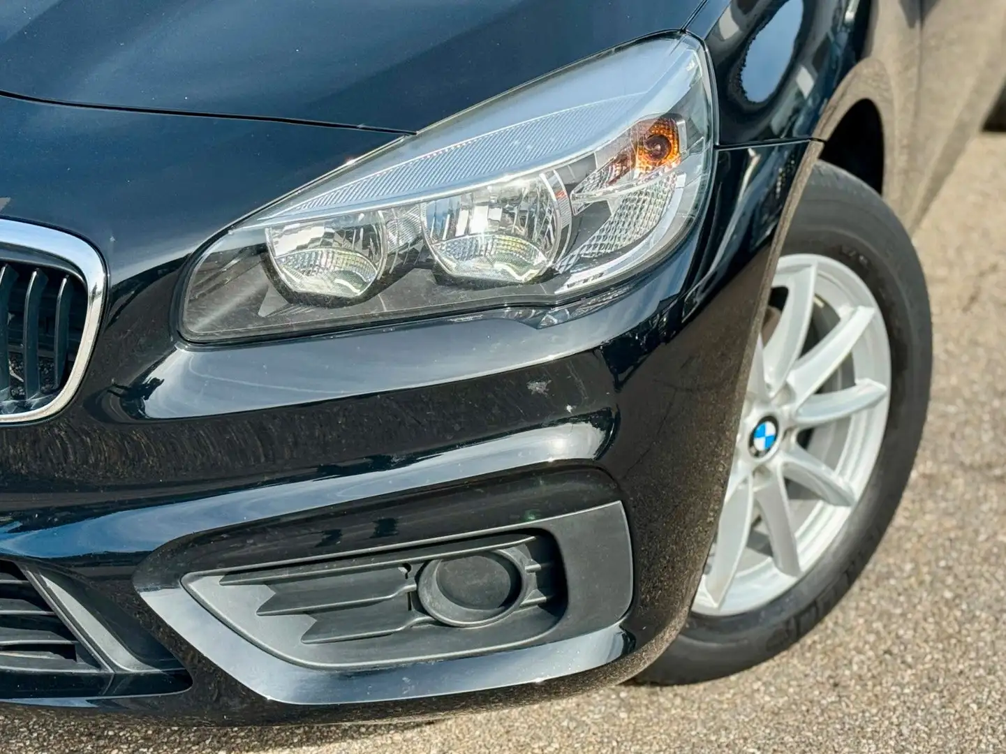 BMW 218 i Active Tourer Klima|SHZ|16"Alufelgen Schwarz - 2