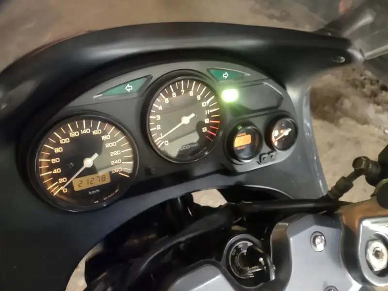 Suzuki GSX 750 - foto 3