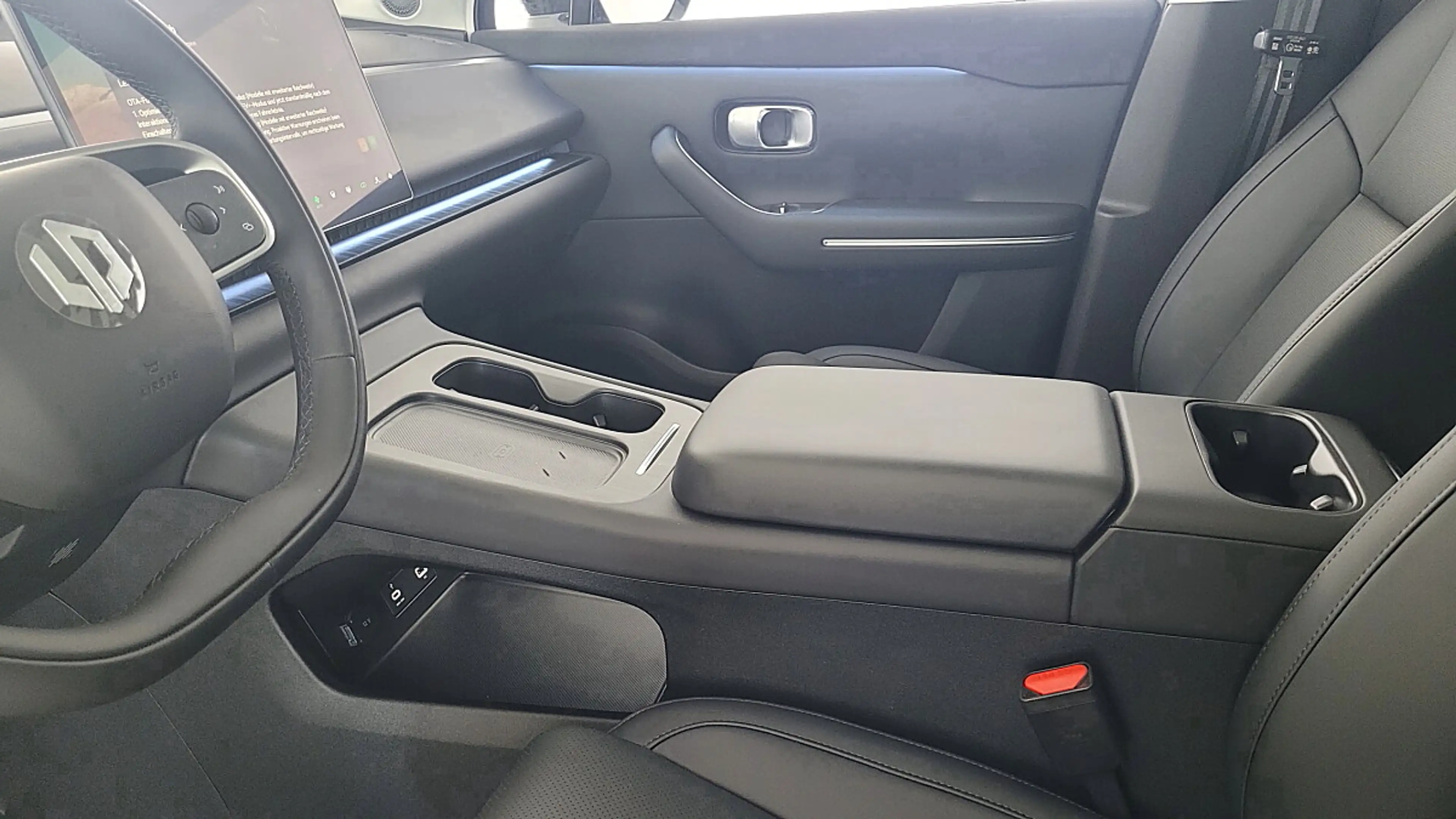 Leapmotor C10 Elektro AWD 81,9kWh Design ProMax — photo 11