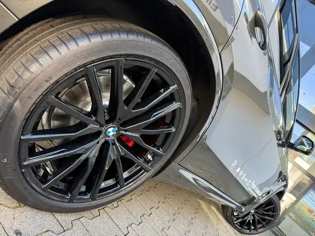 BMW X5 view 3