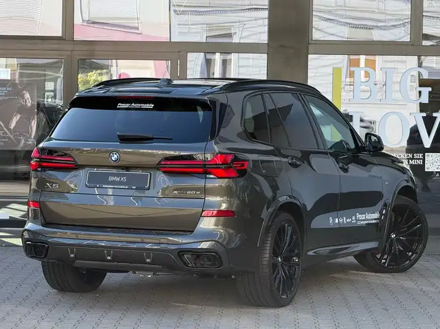 BMW X5 view 2