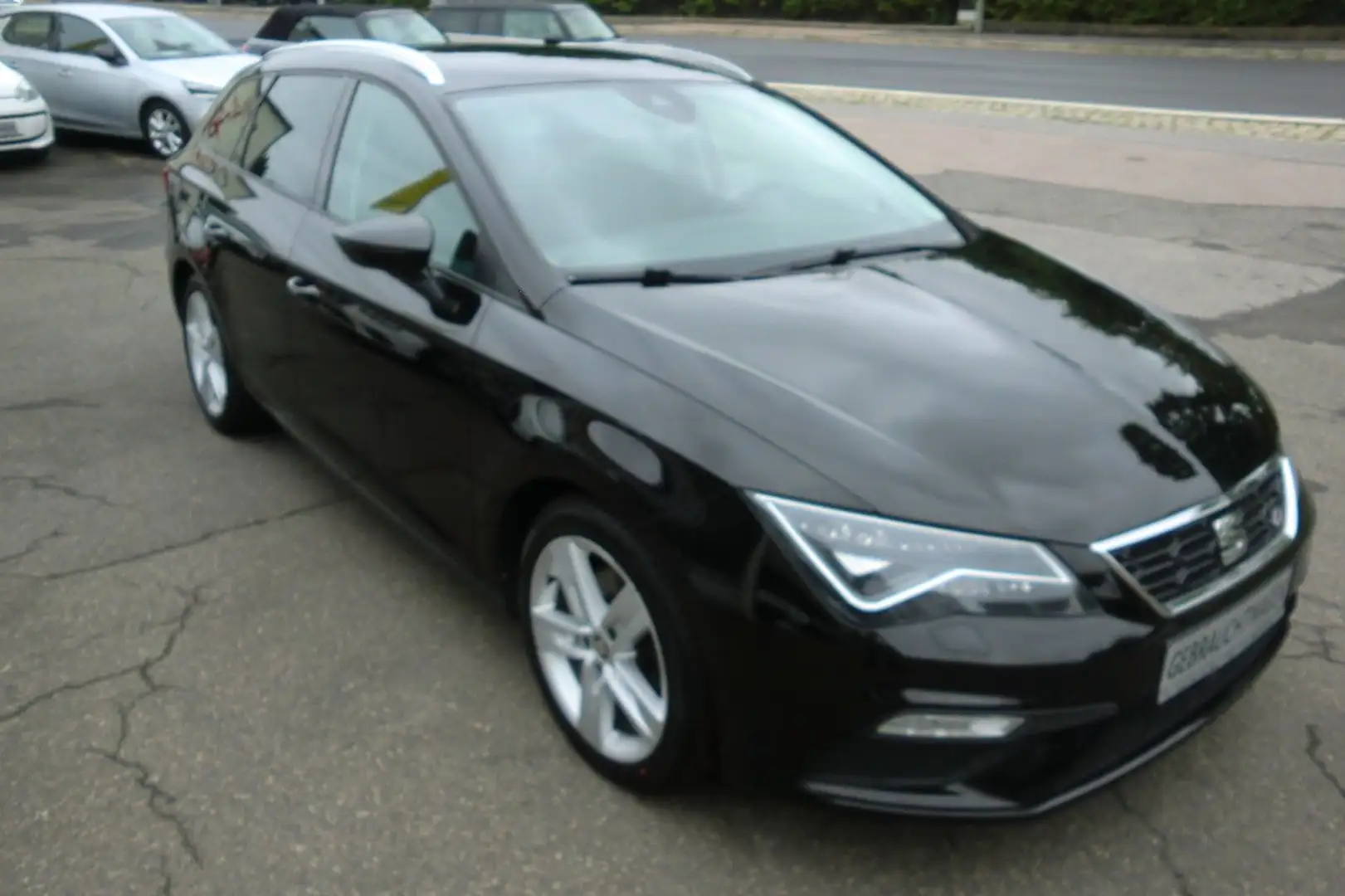 SEAT Leon ST FR Schwarz - 1