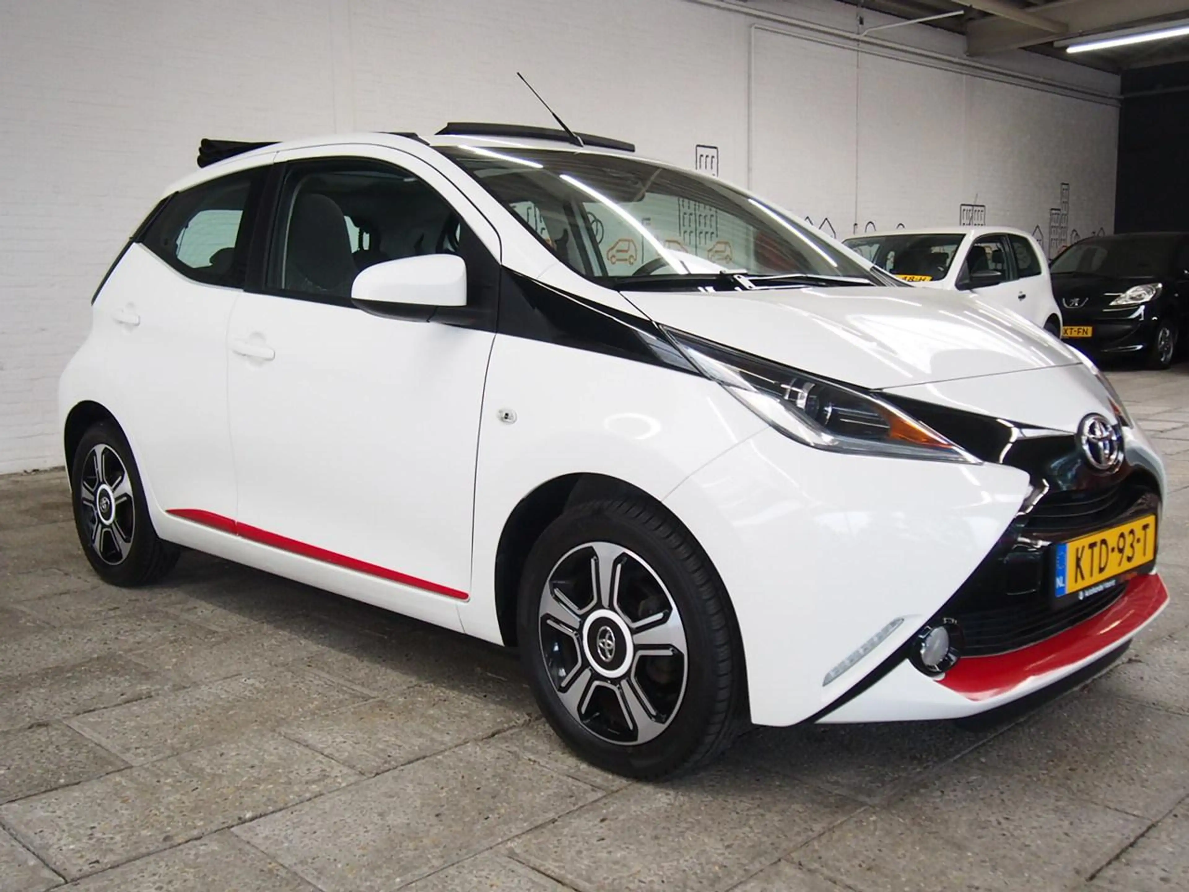 Toyota Aygo 1.0 VVT-i x-wave Camera Sunroof (APK:Nieuw) Incl.G — photo 5