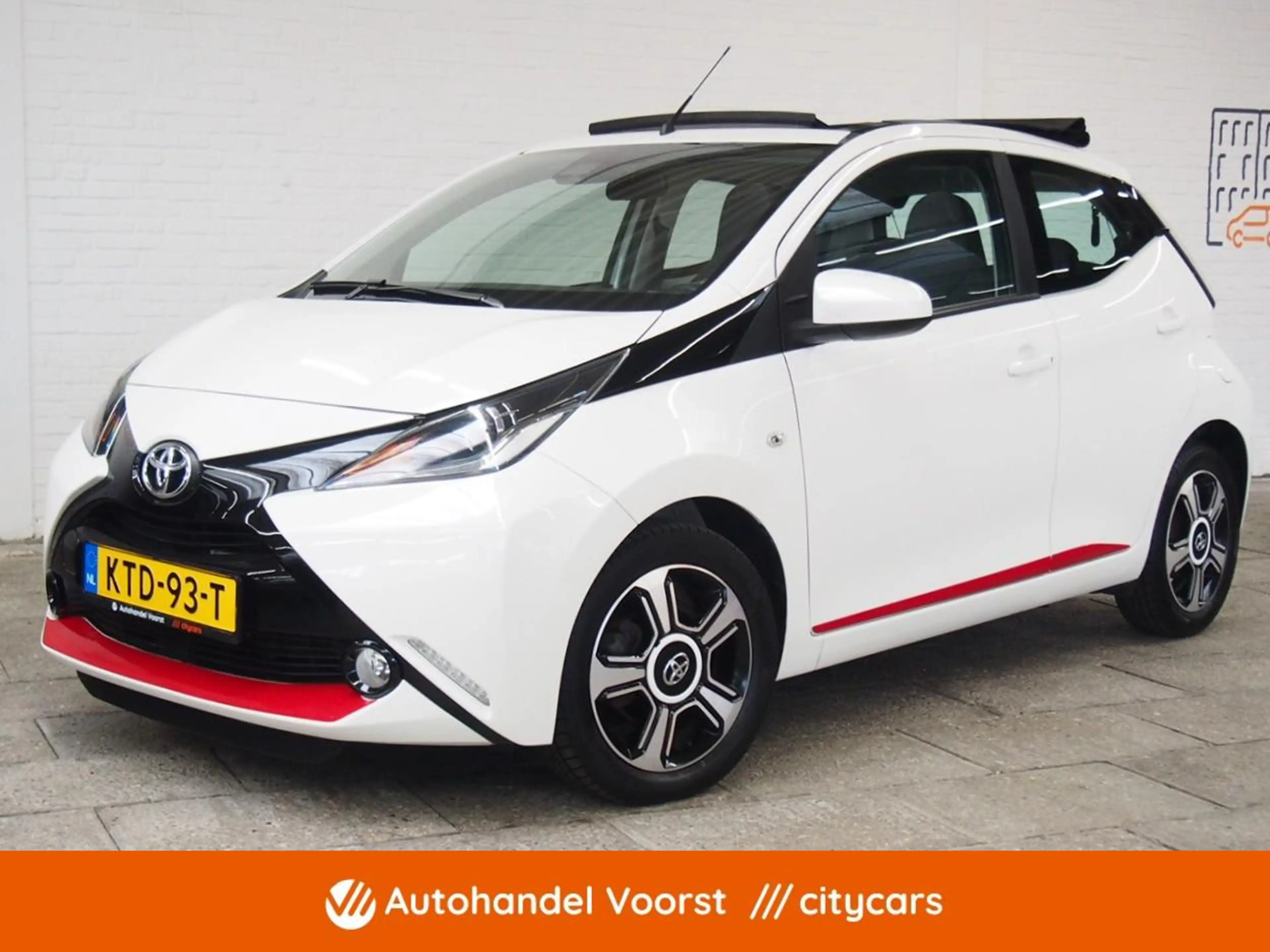 Toyota Aygo 1.0 VVT-i x-wave Camera Sunroof (APK:Nieuw) Incl.G