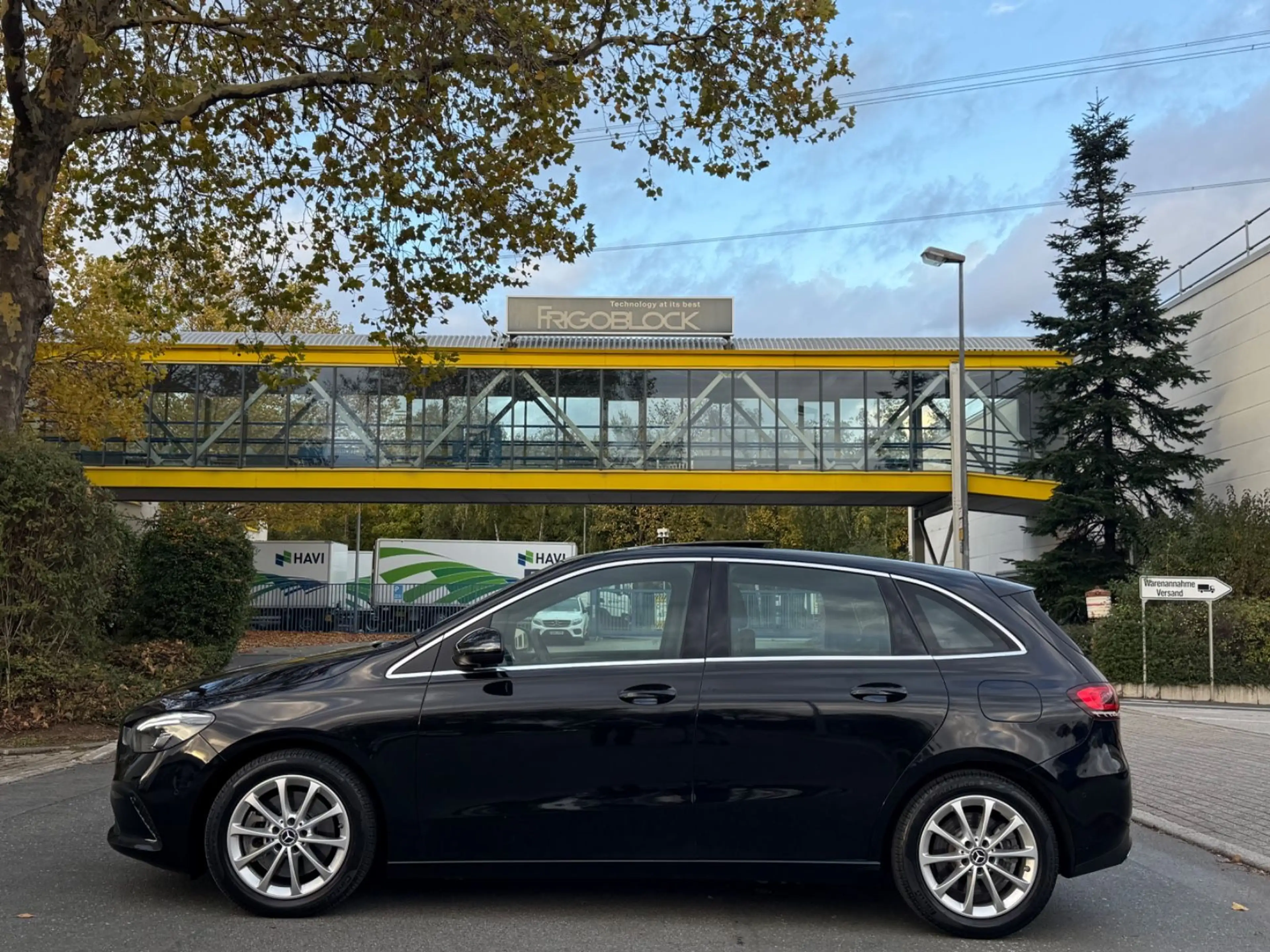 Mercedes-Benz B 250 *PANO*AHK*LED*17ZOLL*49TKM* — photo 3
