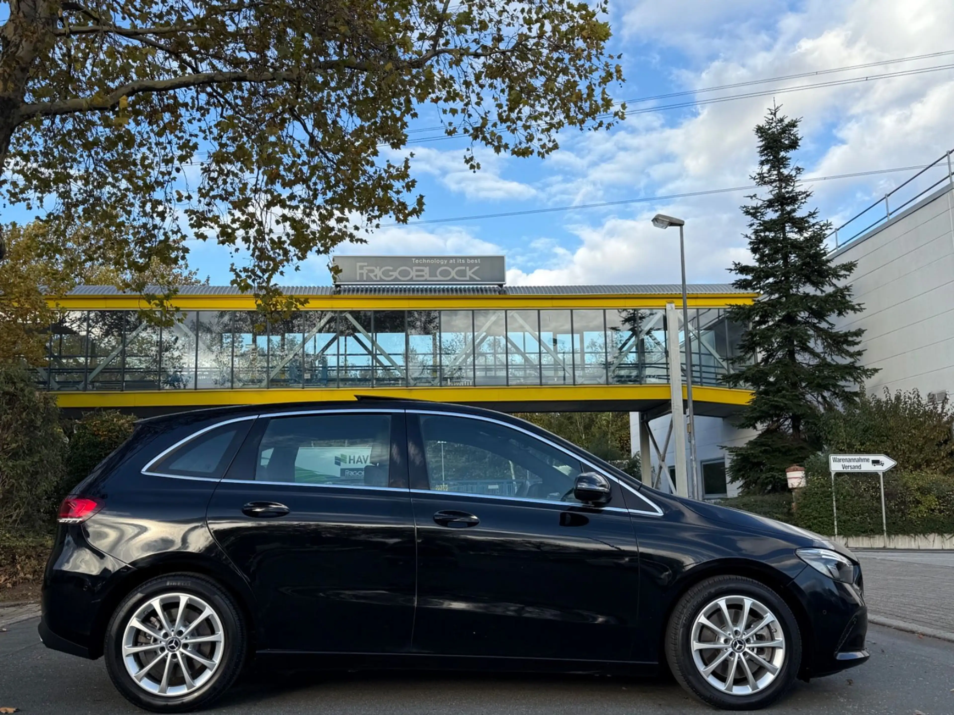 Mercedes-Benz B 250 *PANO*AHK*LED*17ZOLL*49TKM* — photo 8