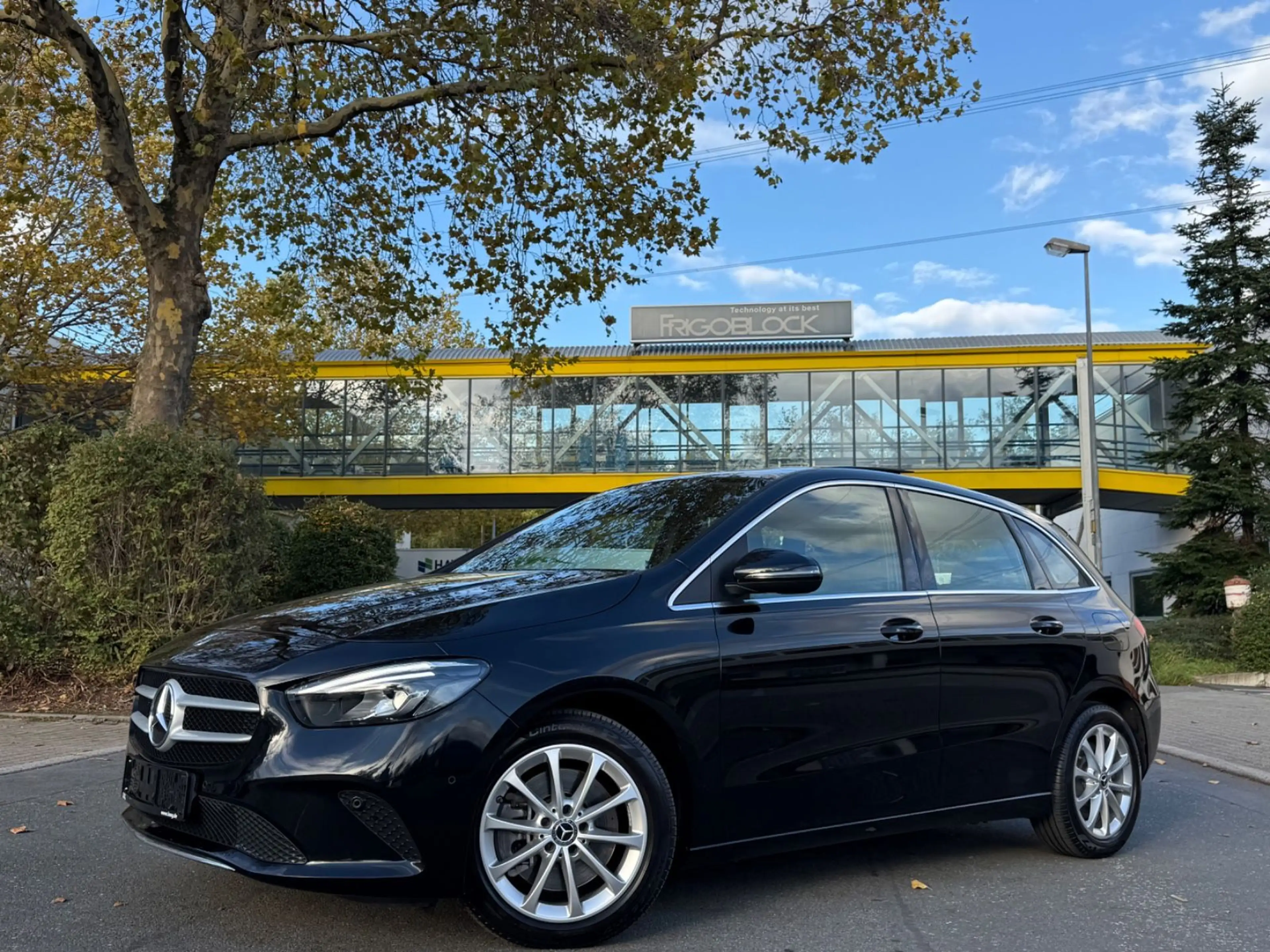 Mercedes-Benz B 250 *PANO*AHK*LED*17ZOLL*49TKM*