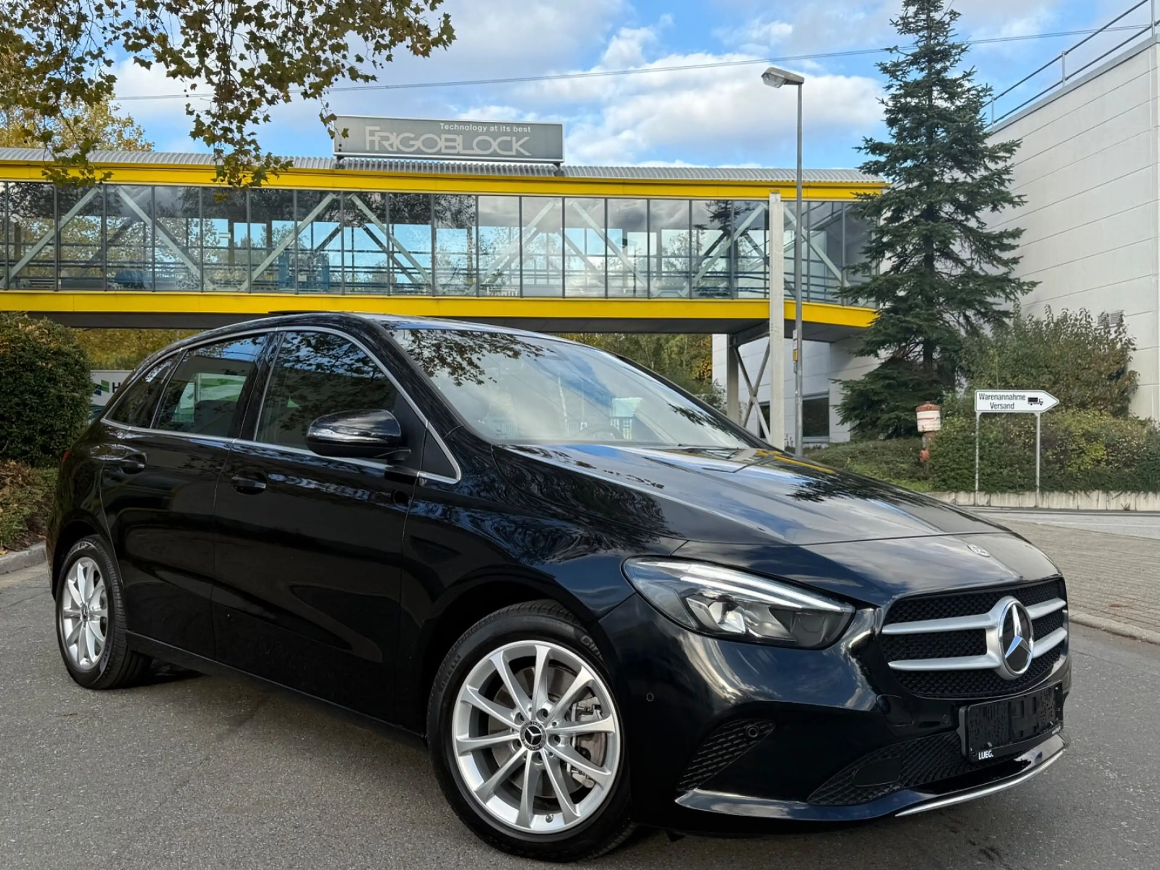 Mercedes-Benz B 250 *PANO*AHK*LED*17ZOLL*49TKM* — photo 6