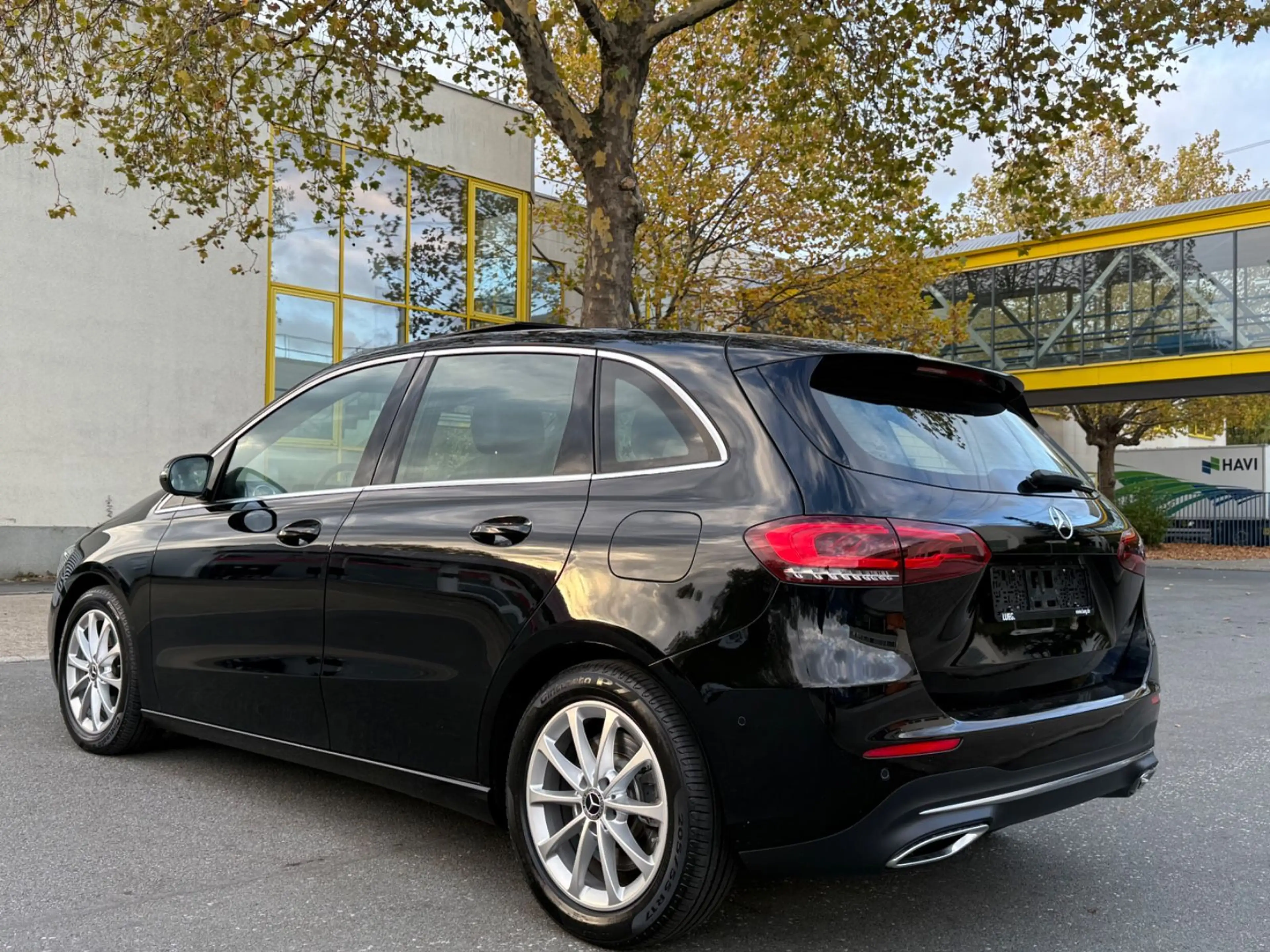 Mercedes-Benz B 250 *PANO*AHK*LED*17ZOLL*49TKM* — photo 4