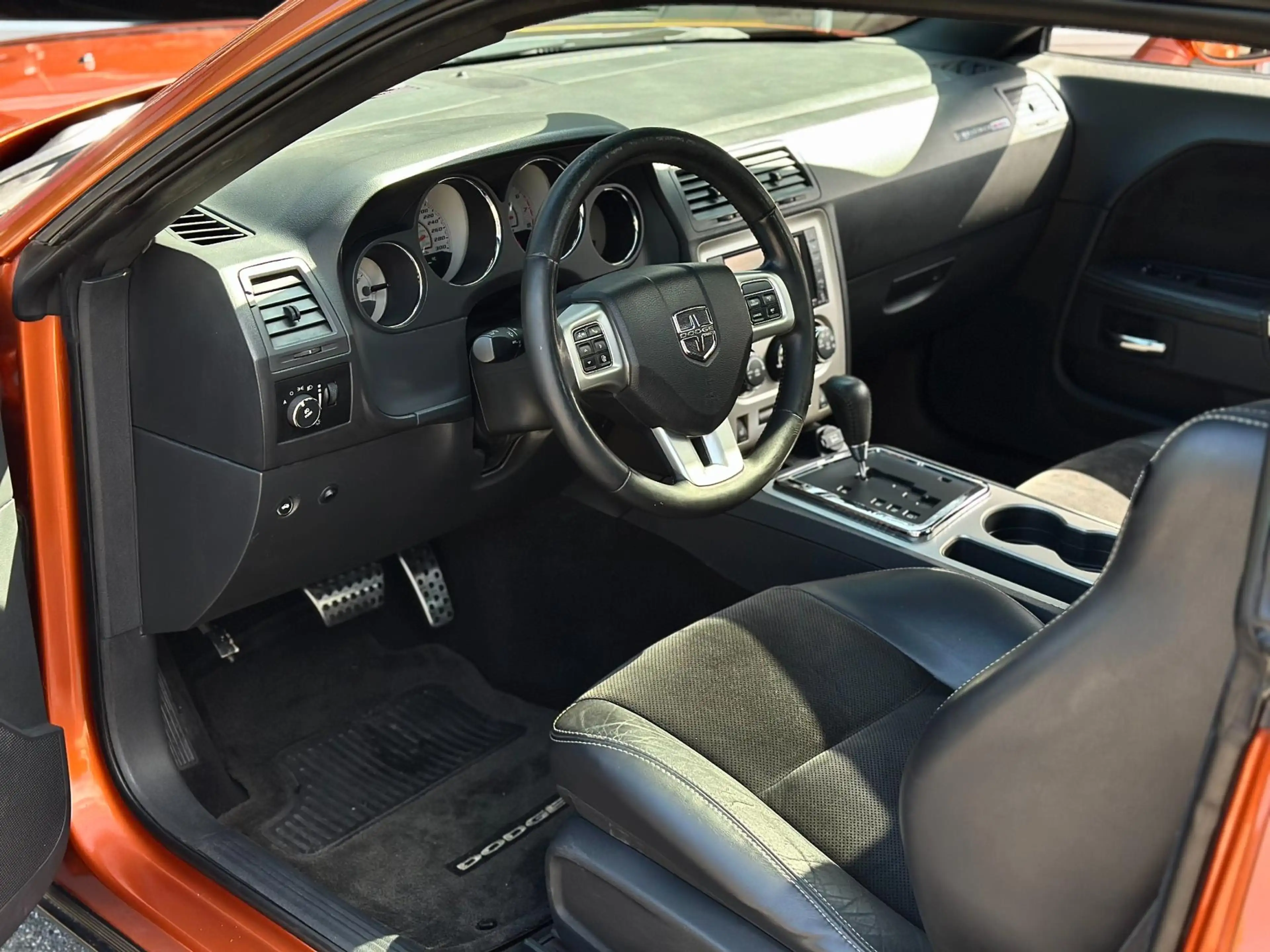Dodge Challenger SRT-8 392 6.4 V8 — photo 8