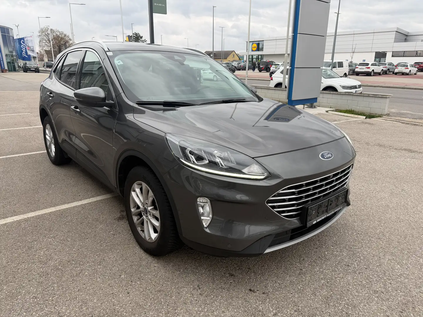 Ford Kuga 2.0 Ecoboost Titanium Automatik Grau - 1