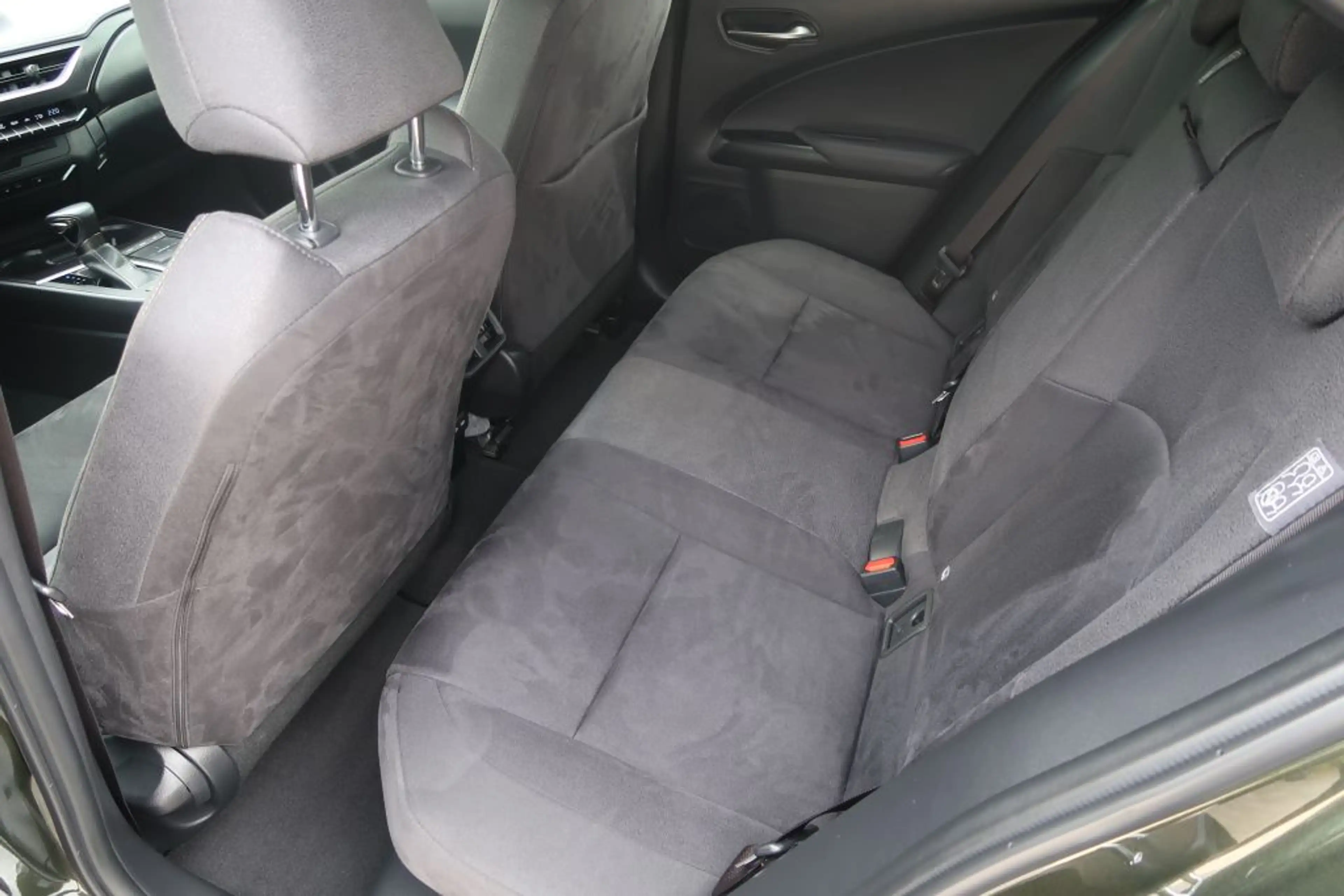Lexus UX 250h Style Edition — photo 12