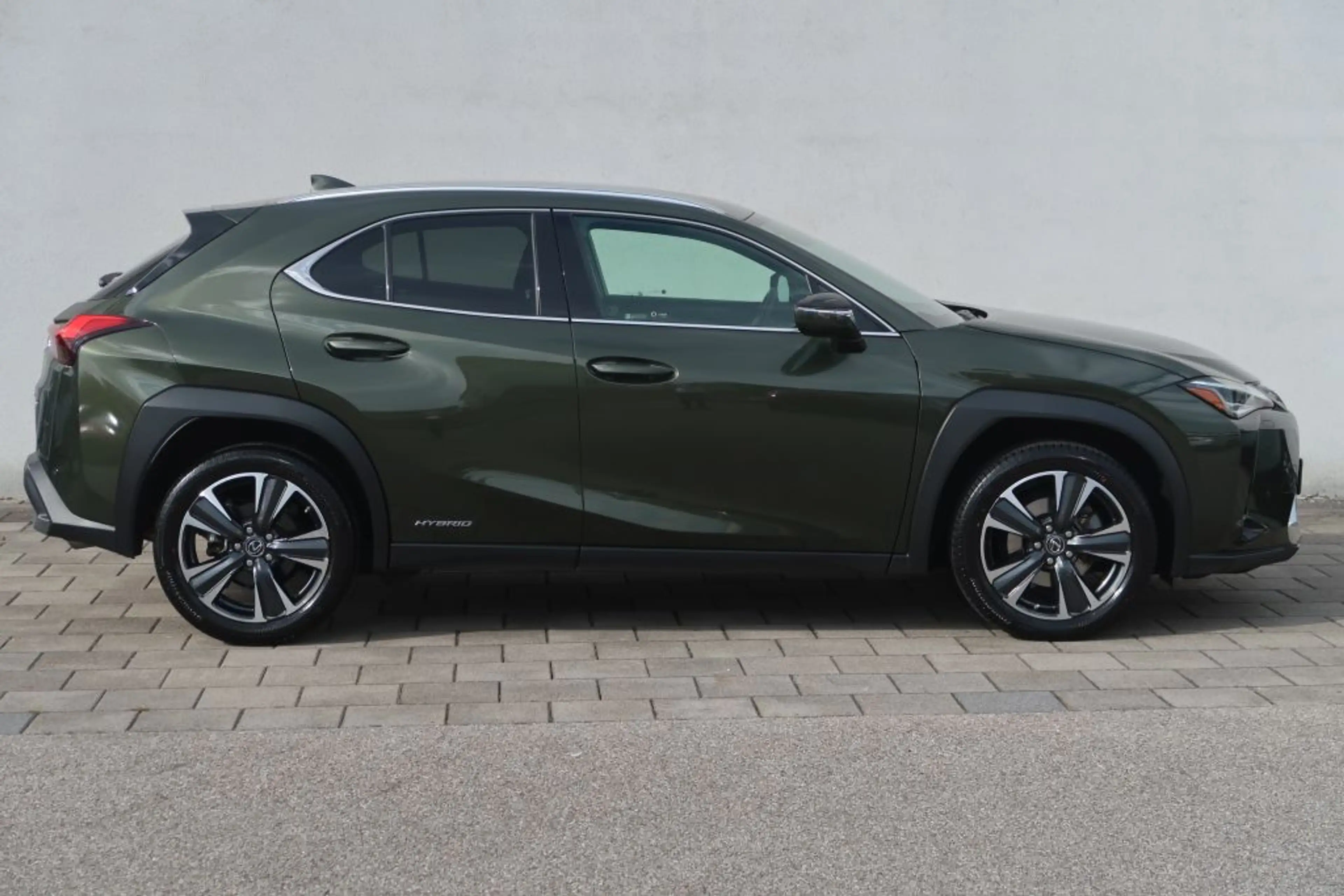 Lexus UX 250h Style Edition — photo 3
