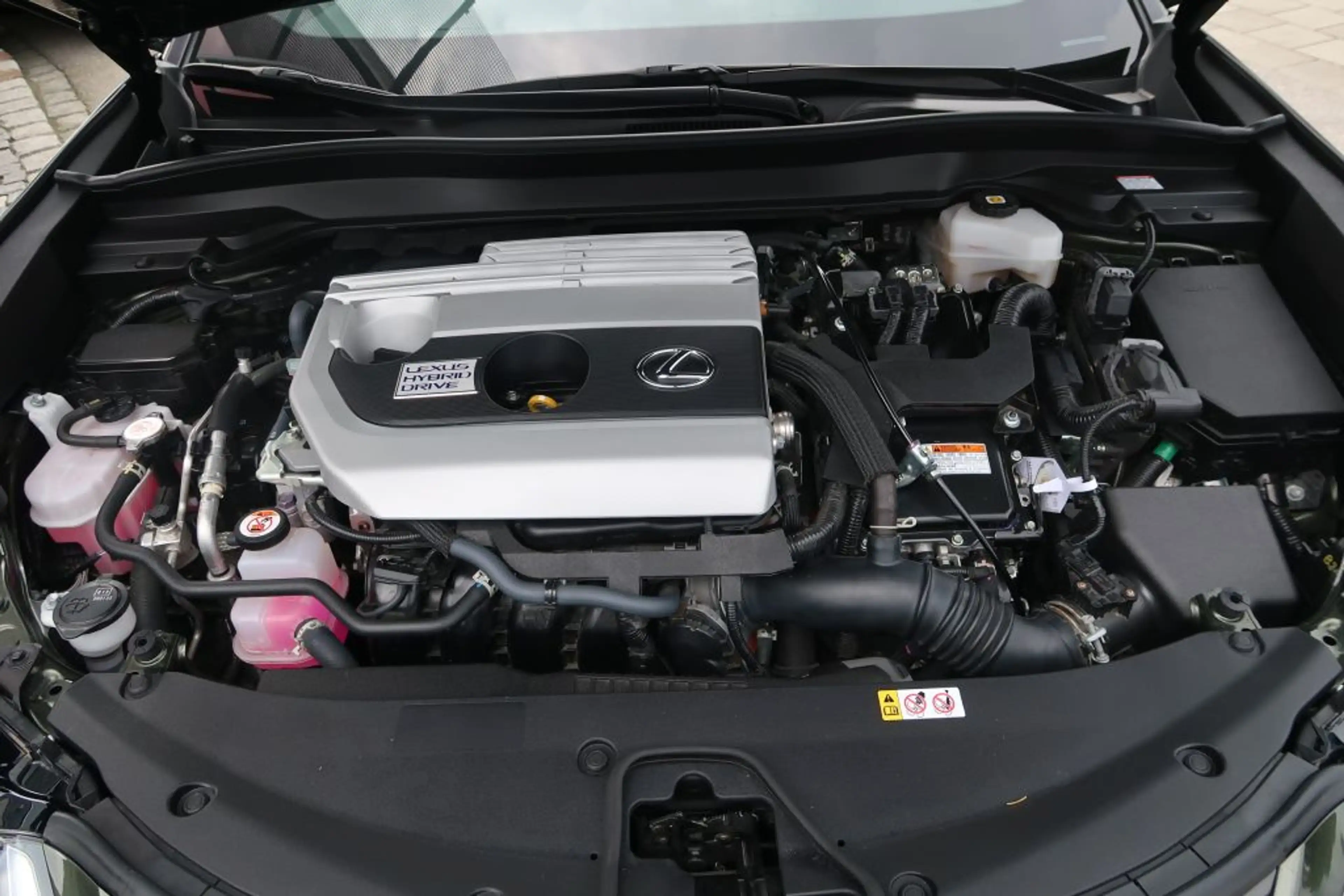 Lexus UX 250h Style Edition — photo 15