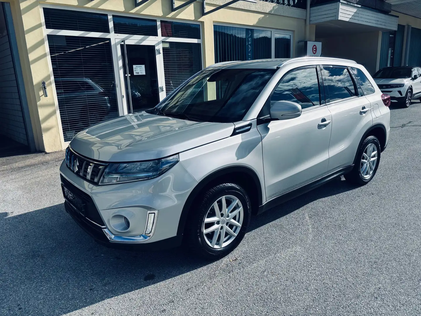 Suzuki Vitara Flash Allgrip Silber - 1