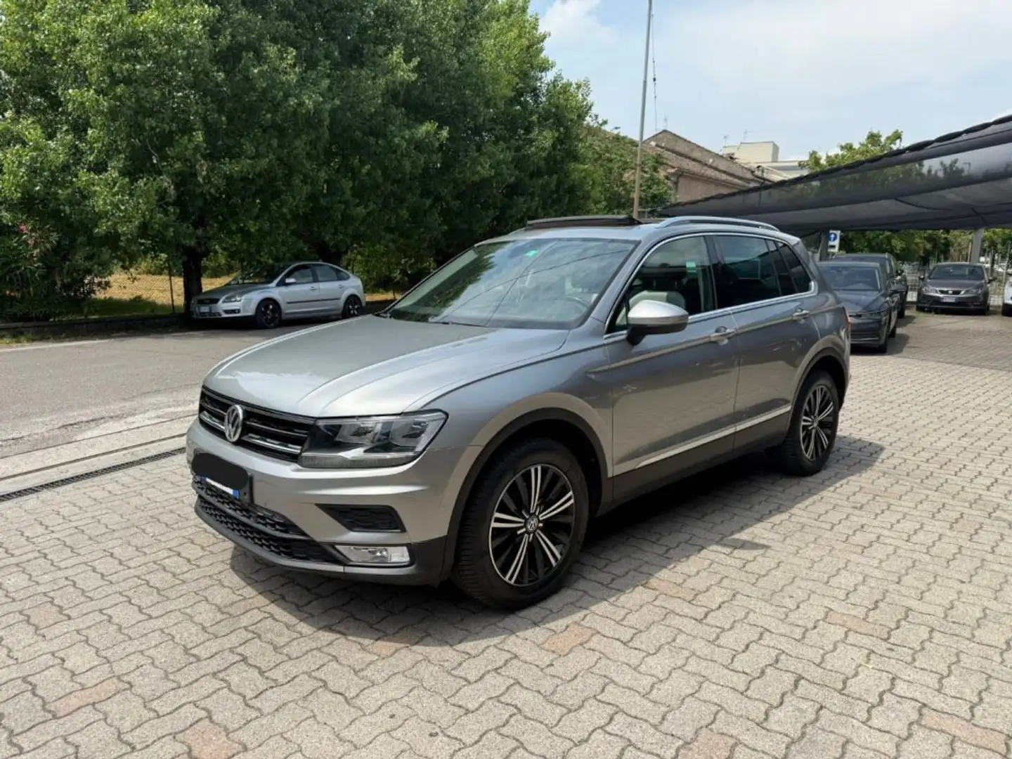 Volkswagen Tiguan 2.0 TDI SCR 4MOTION Business PANORAMA Grigio - 1