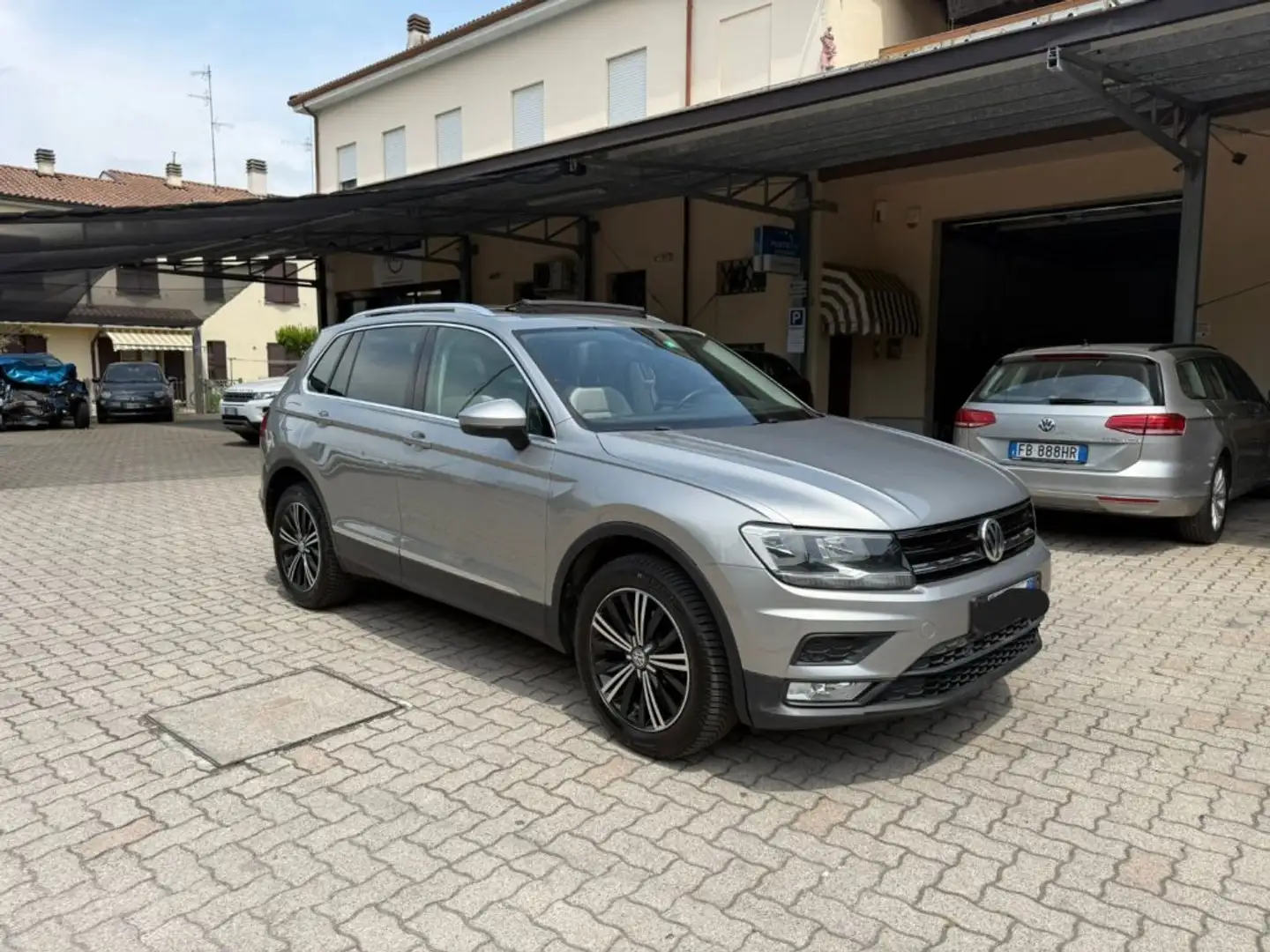 Volkswagen Tiguan 2.0 TDI SCR 4MOTION Business PANORAMA Grigio - 2
