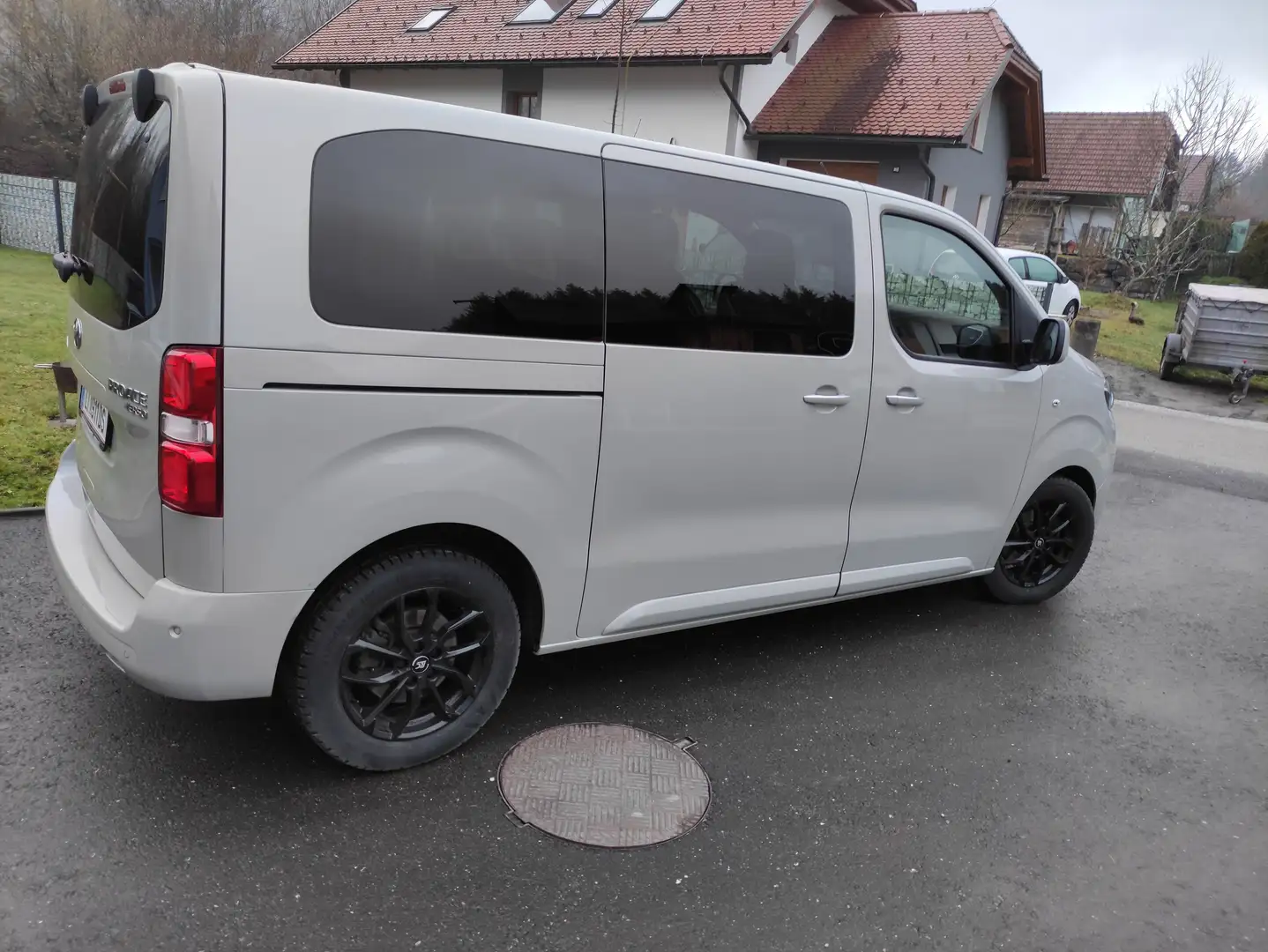 Toyota Proace Proace Verso 2,0 D-4D 145 Medium Family+ Family+ Beige - 2