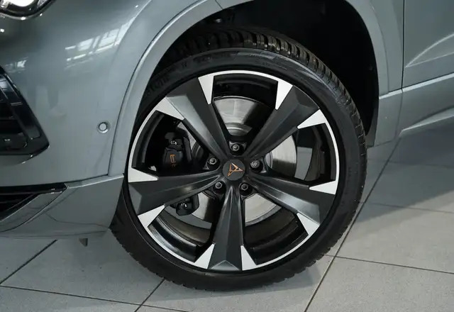 Cupra Ateca view 3