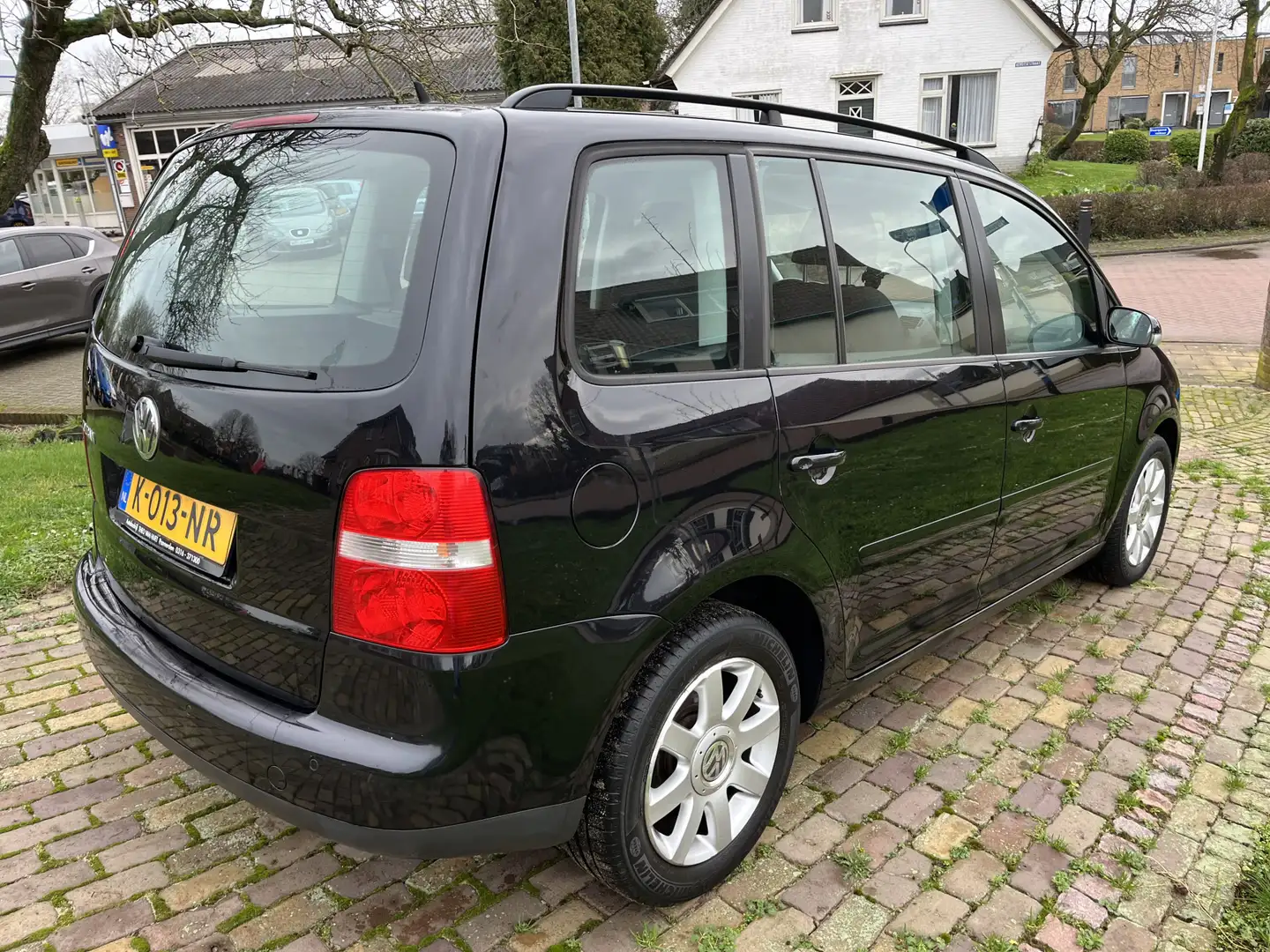 Volkswagen Touran 1.6 Optive Airco/Cruise/Parkeersensor achter Nero - 2