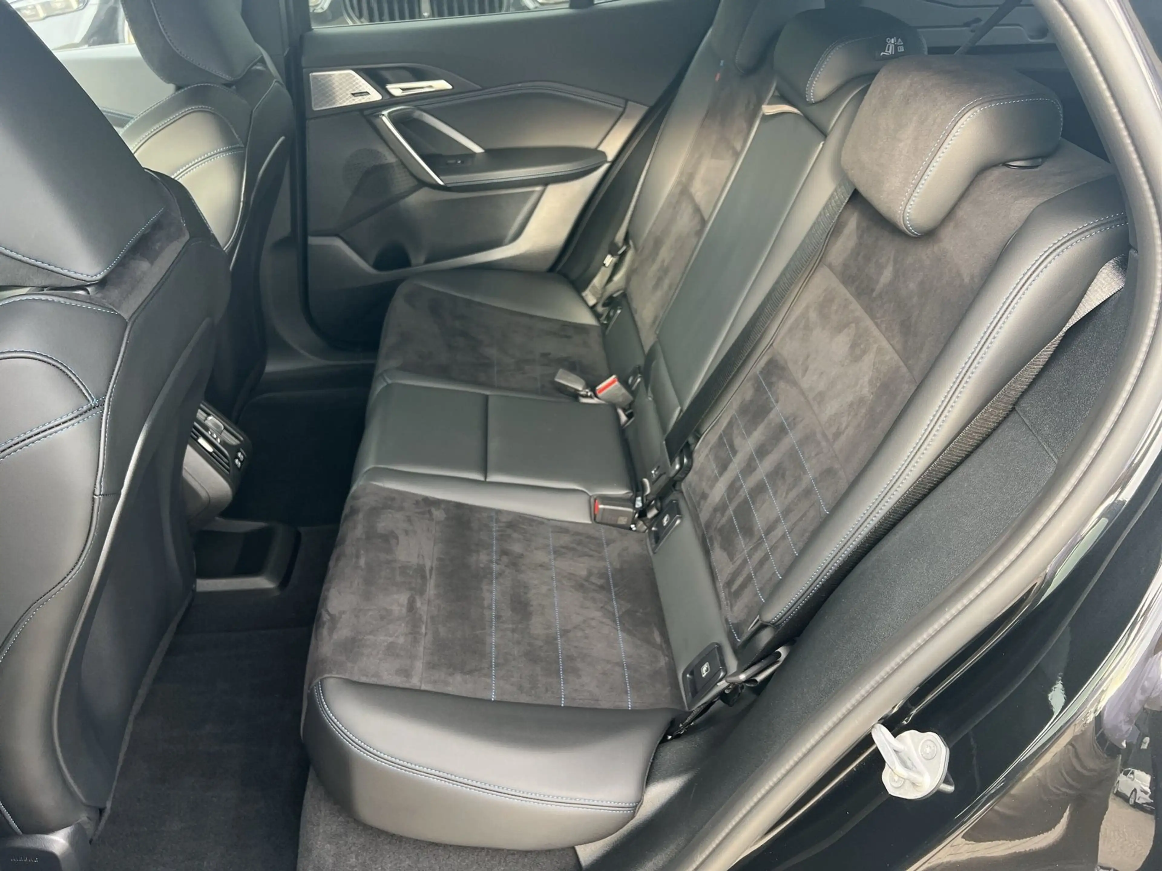 BMW iX2 eDrive20 M Sport AHK DA+ Aktivsitz RFK hk HiFi — photo 12