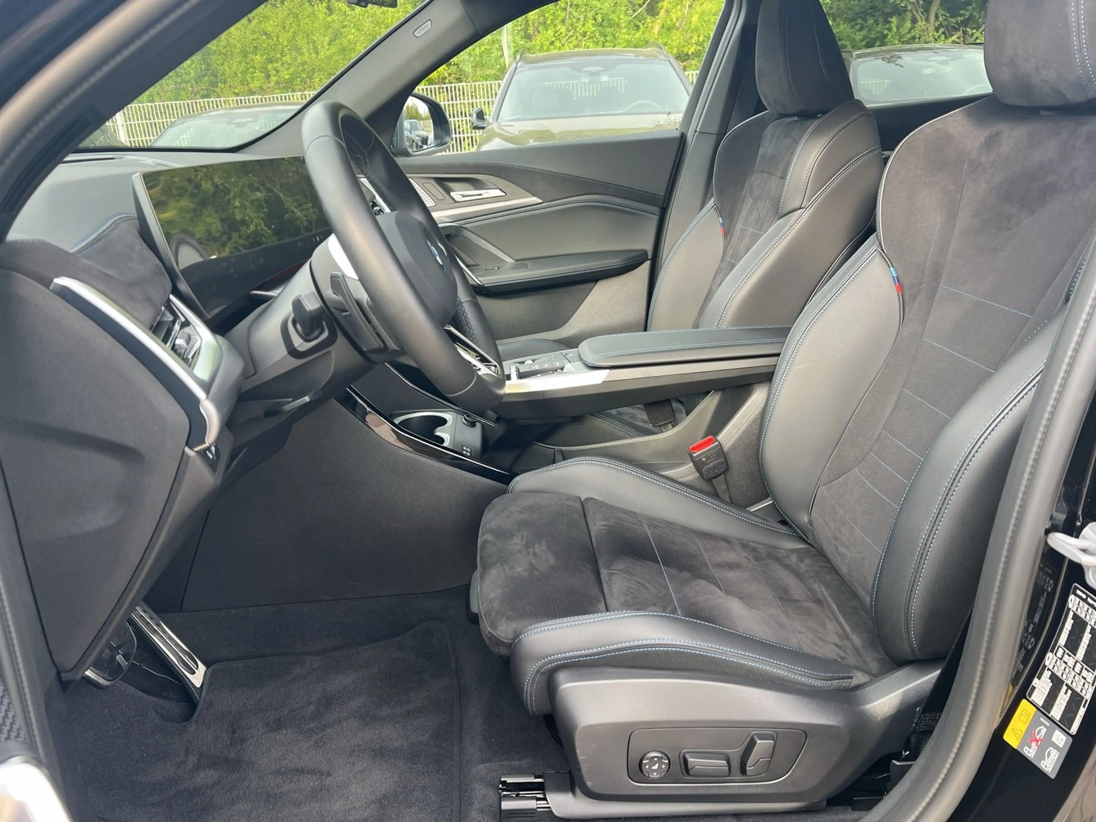 BMW iX2 eDrive20 M Sport AHK DA+ Aktivsitz RFK hk HiFi — photo 9