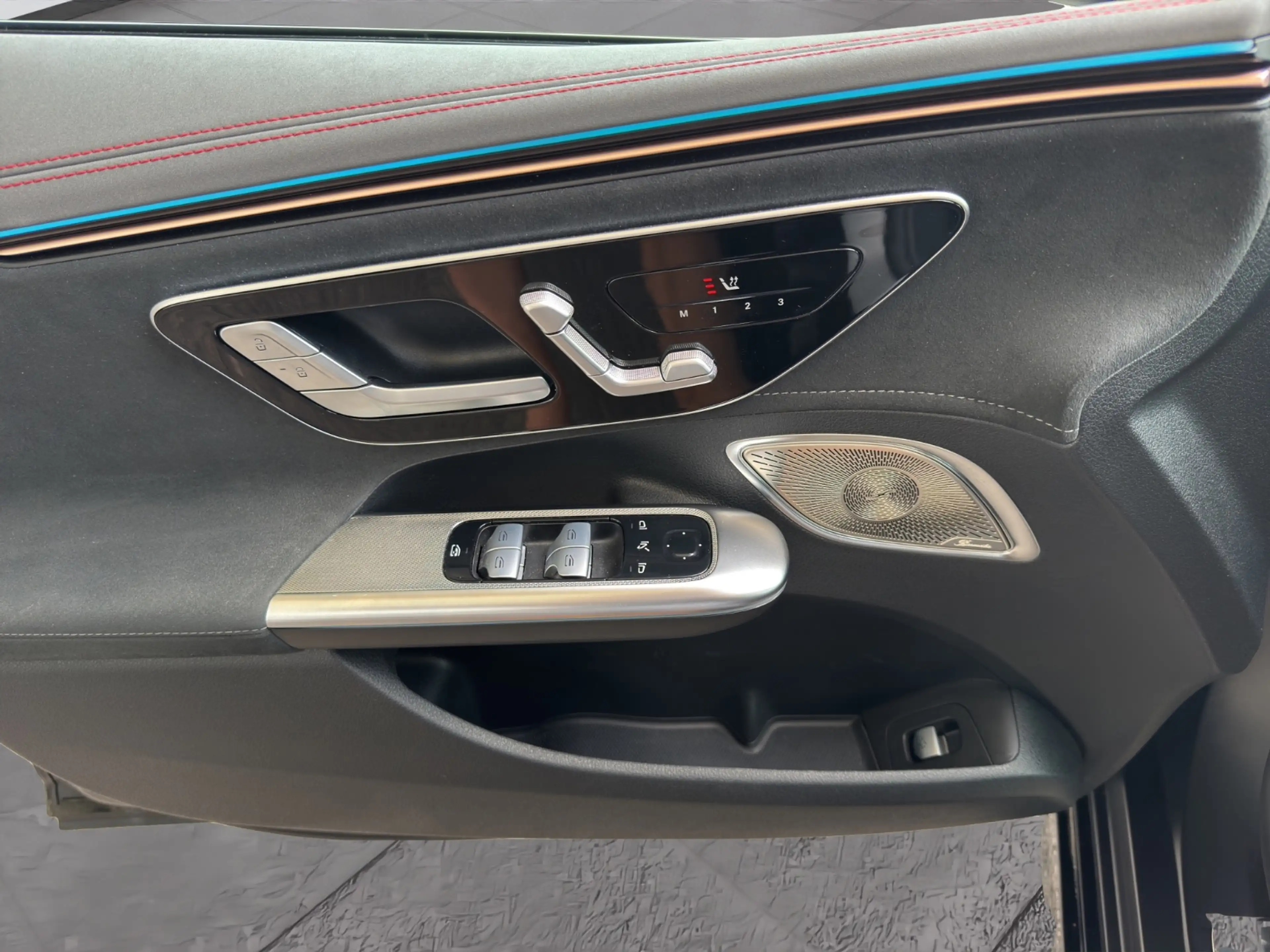 Mercedes-Benz EQE 53 AMG 4MATIC+ — photo 18