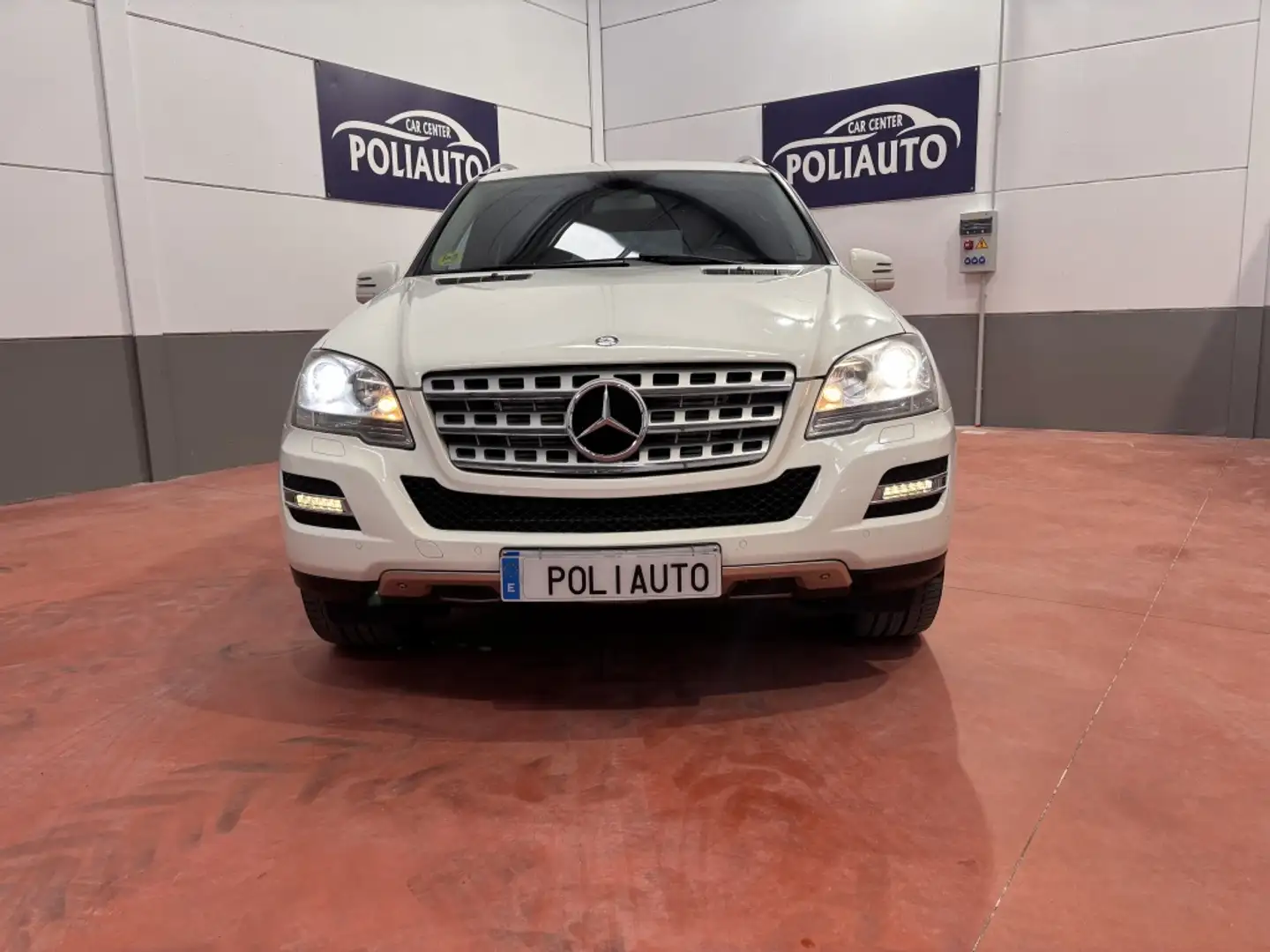 Mercedes-Benz ML 300 300CDI BE 4M Edición Limitada Aut. Blanco - 1