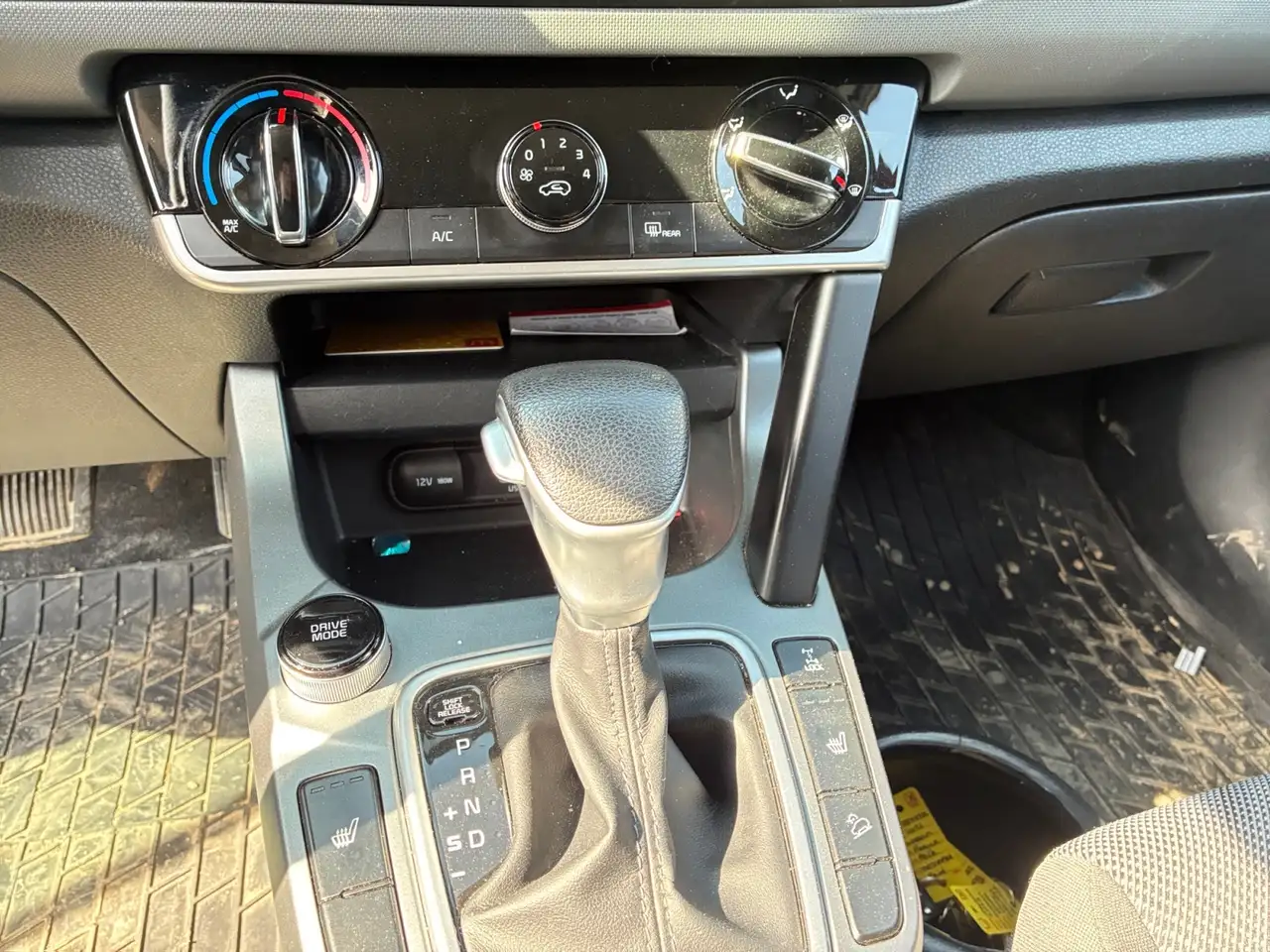 Kia Seltos снимка Kia Seltos