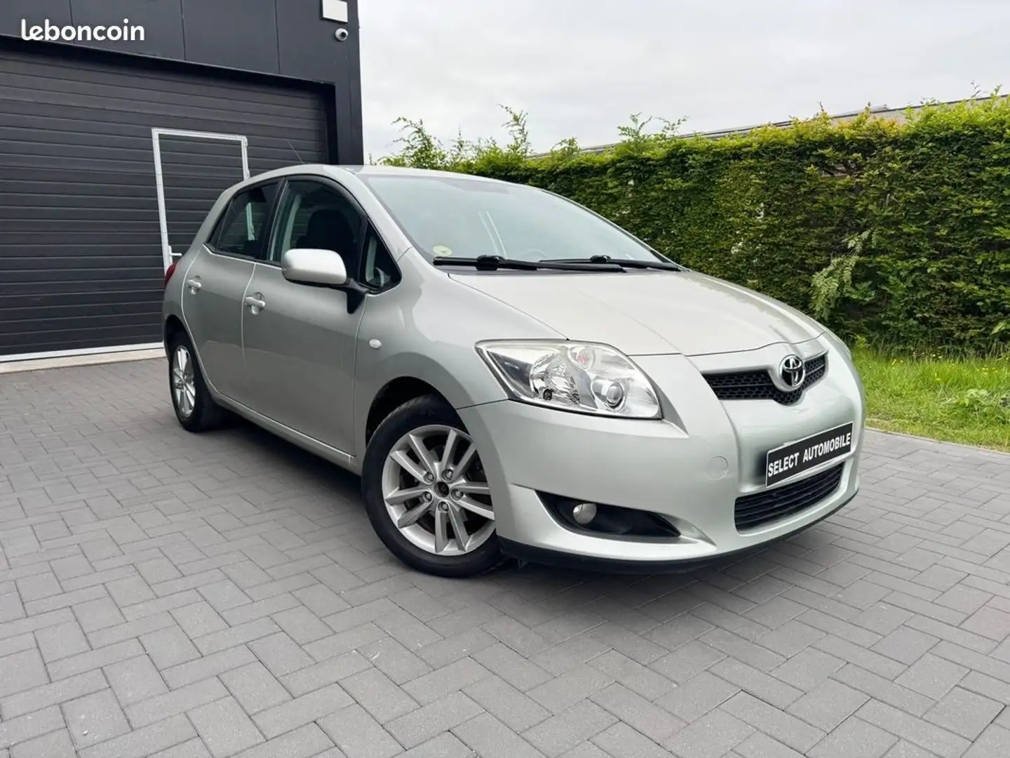 Toyota Auris 1.4 90CH D-4D Luna 5p Grijs - 2