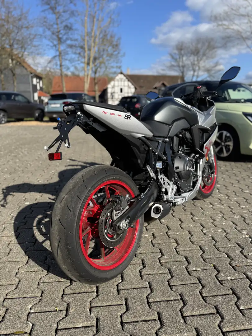 Suzuki GSX 8R 35KW/Kennzeichenträgerumbau/LED Blink./Nur438KM Plateado - 2