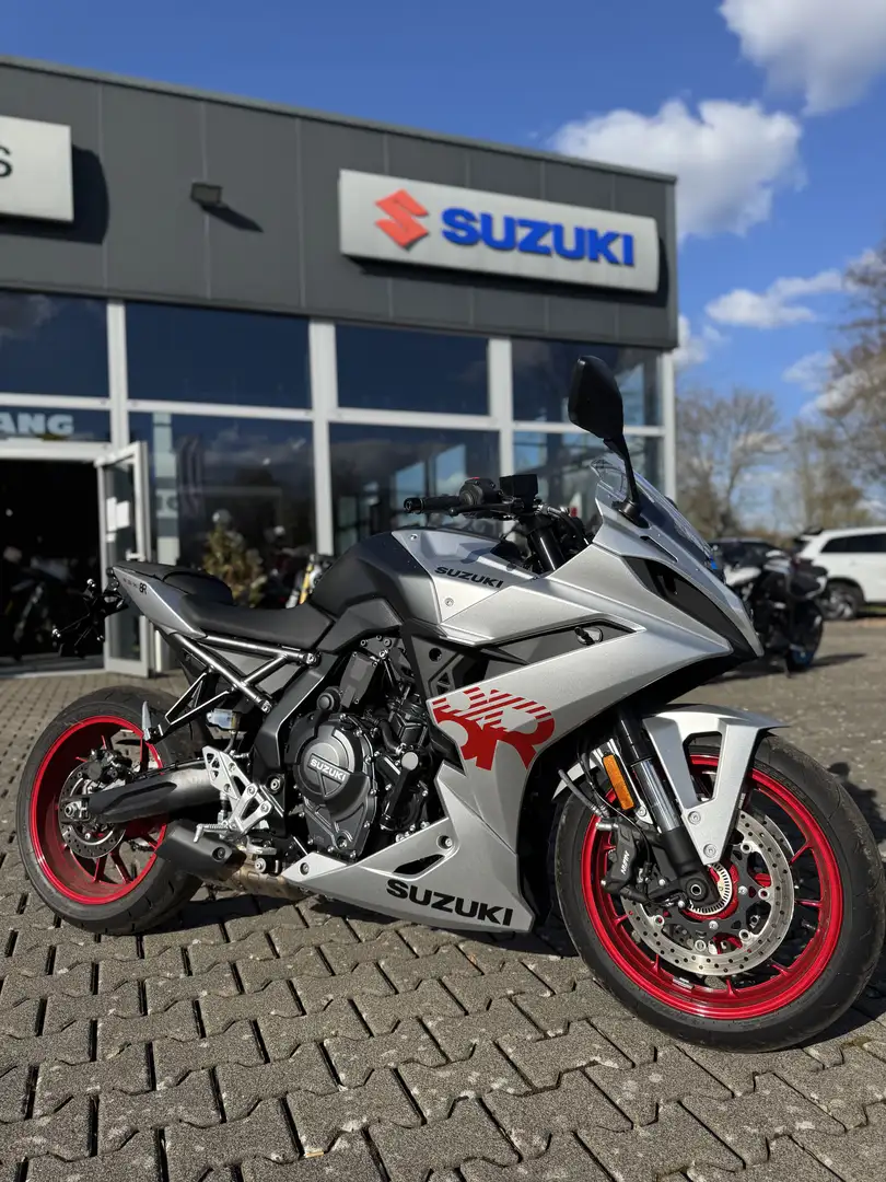 Suzuki GSX 8R 35KW/Kennzeichenträgerumbau/LED Blink./Nur438KM Plateado - 1