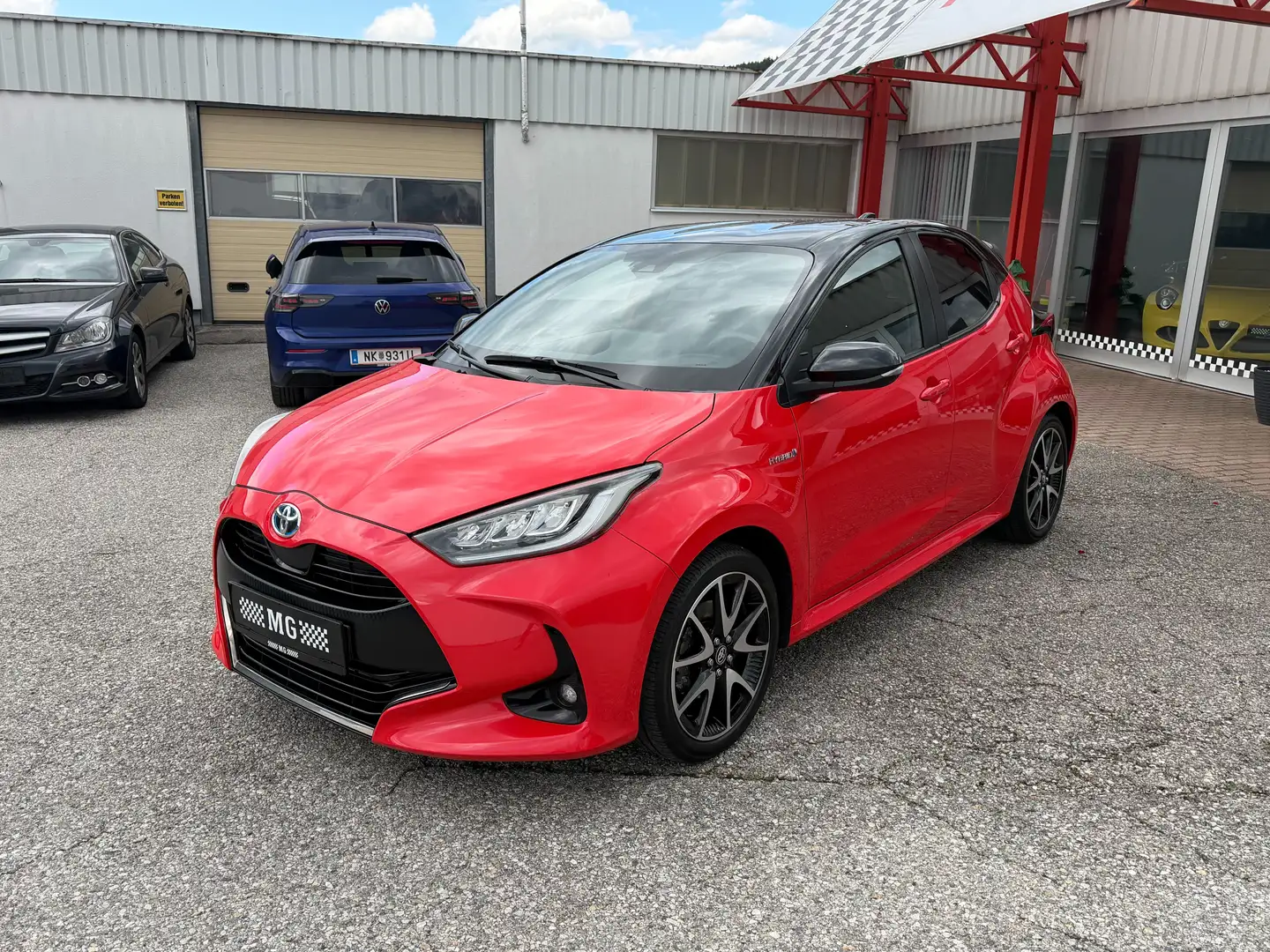Toyota Yaris 1,5 VVT-i Hybrid Premiere Edition 1 Besitz Rot - 1