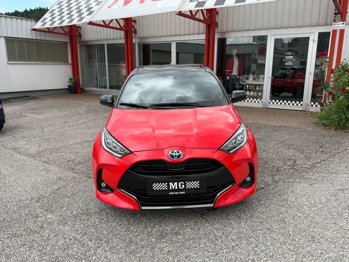 Toyota Yaris 1,5 VVT-i Hybrid Premiere Edition 1 Besitz Rot - 2