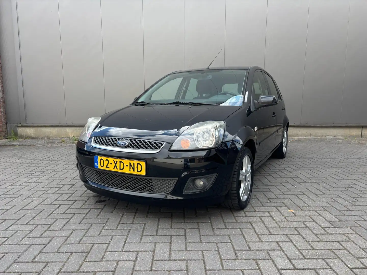 Ford Fiesta 1.4-16V Futura Black - 1