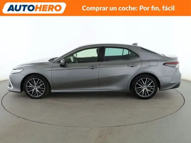 Toyota Camry view 3
