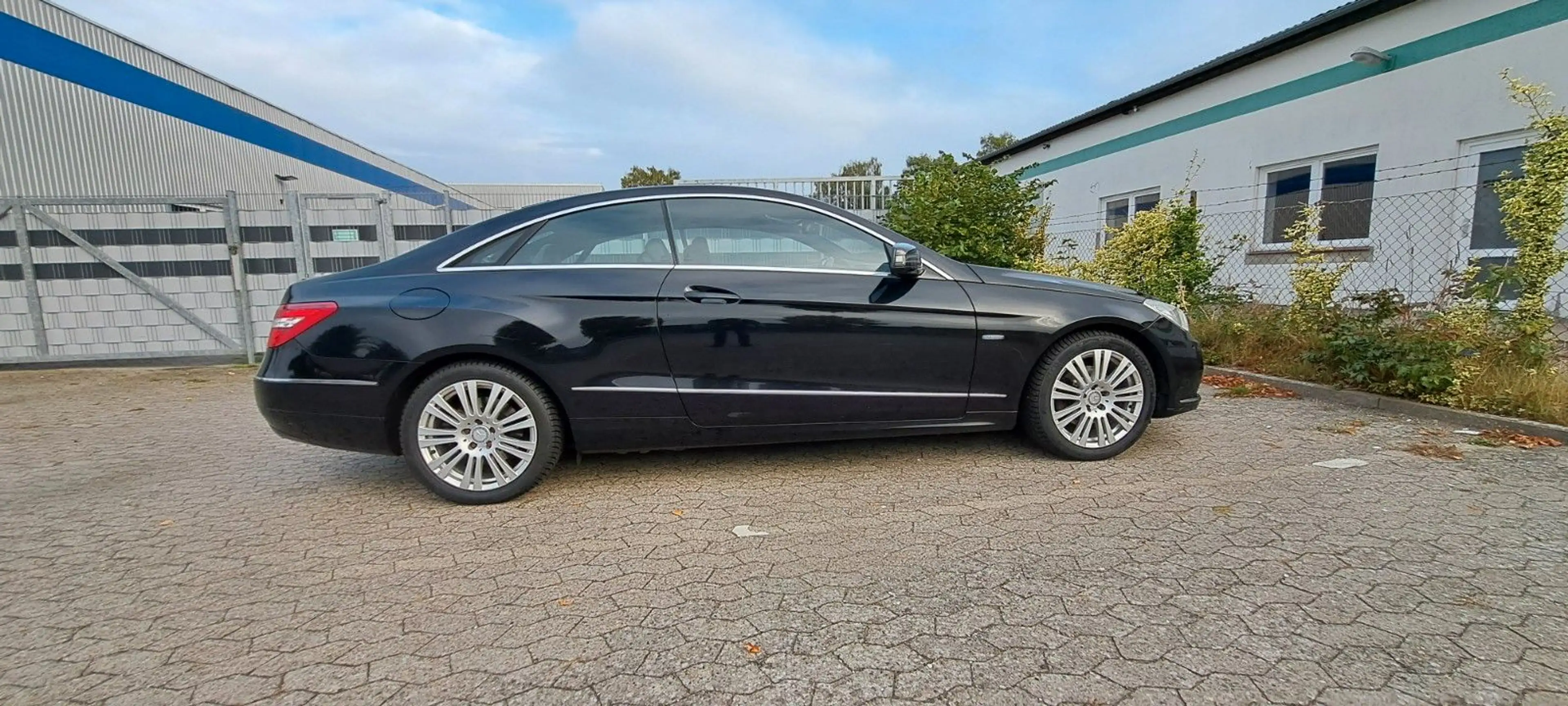 Mercedes-Benz E 200 E Coupe E 200 CGI BlueEfficiency — photo 3