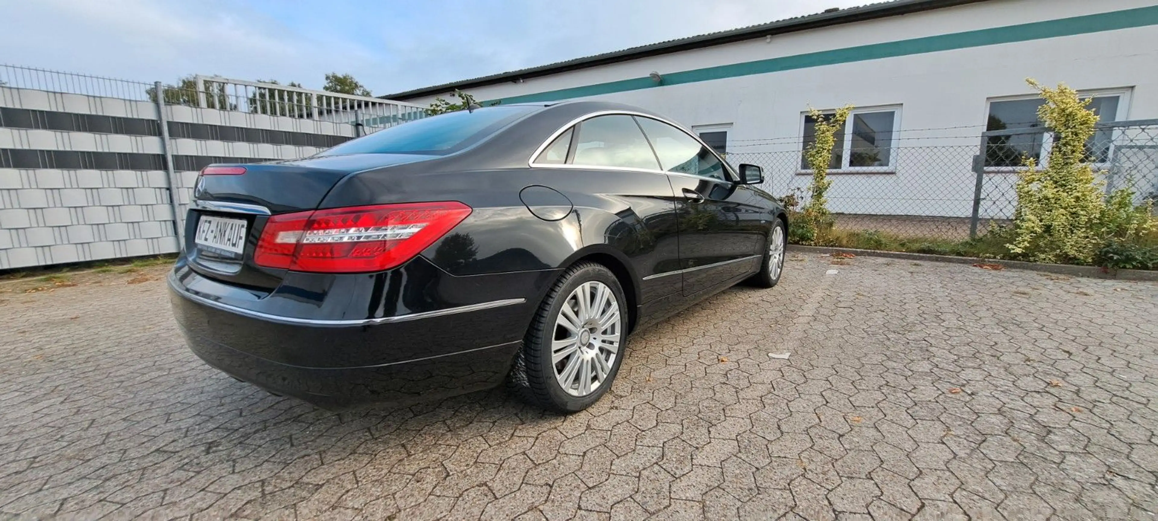 Mercedes-Benz E 200 E Coupe E 200 CGI BlueEfficiency — photo 6