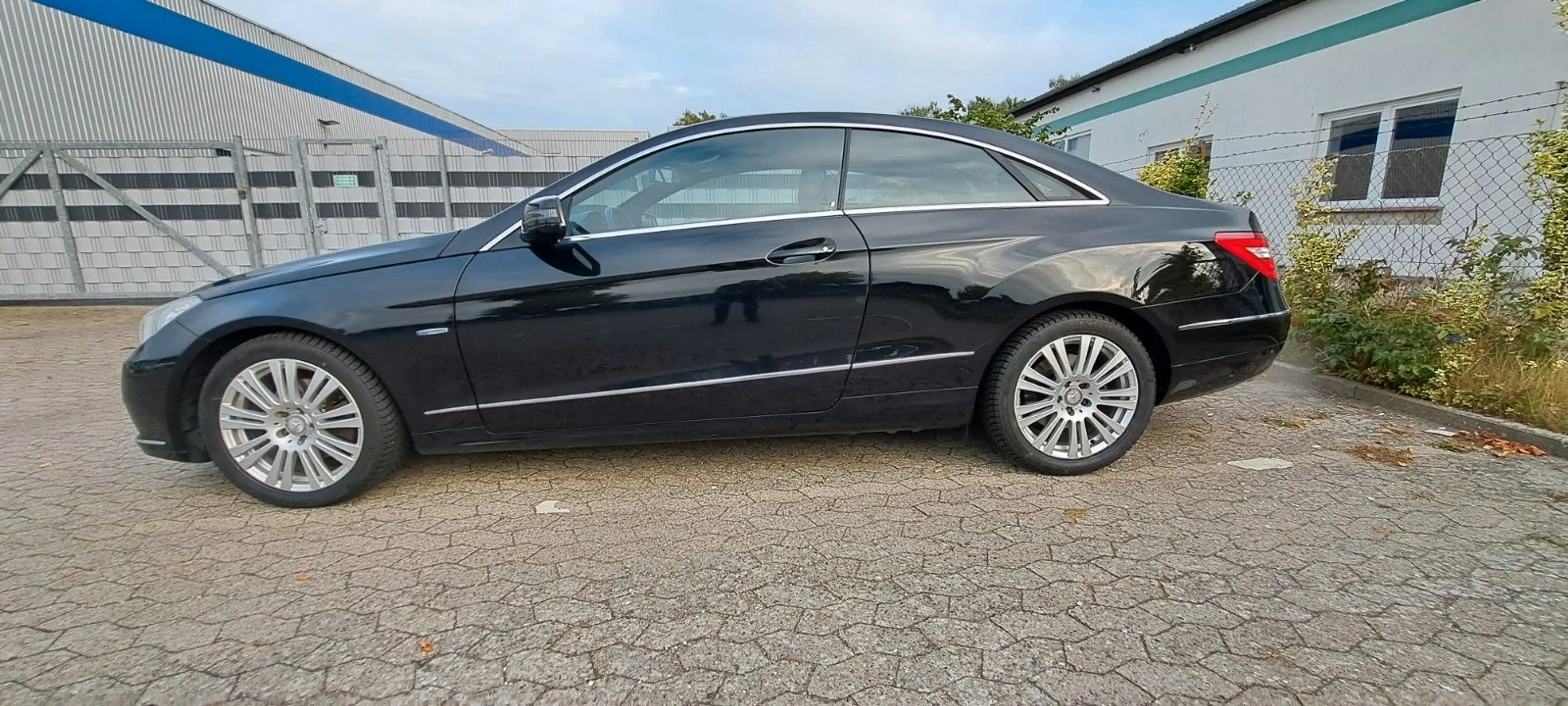 Mercedes-Benz E 200 E Coupe E 200 CGI BlueEfficiency — photo 2