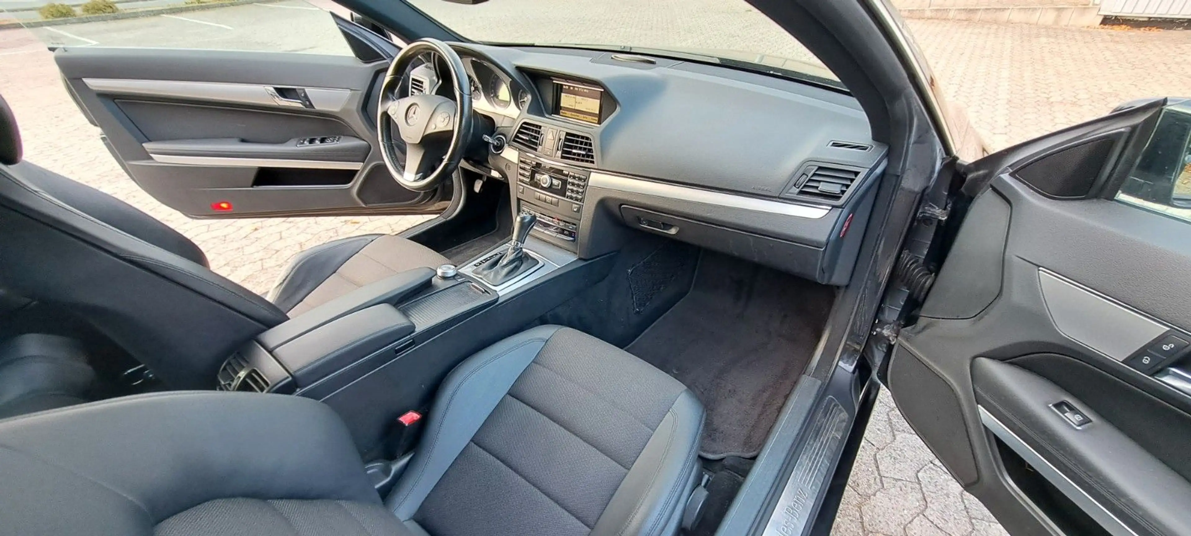 Mercedes-Benz E 200 E Coupe E 200 CGI BlueEfficiency — photo 9