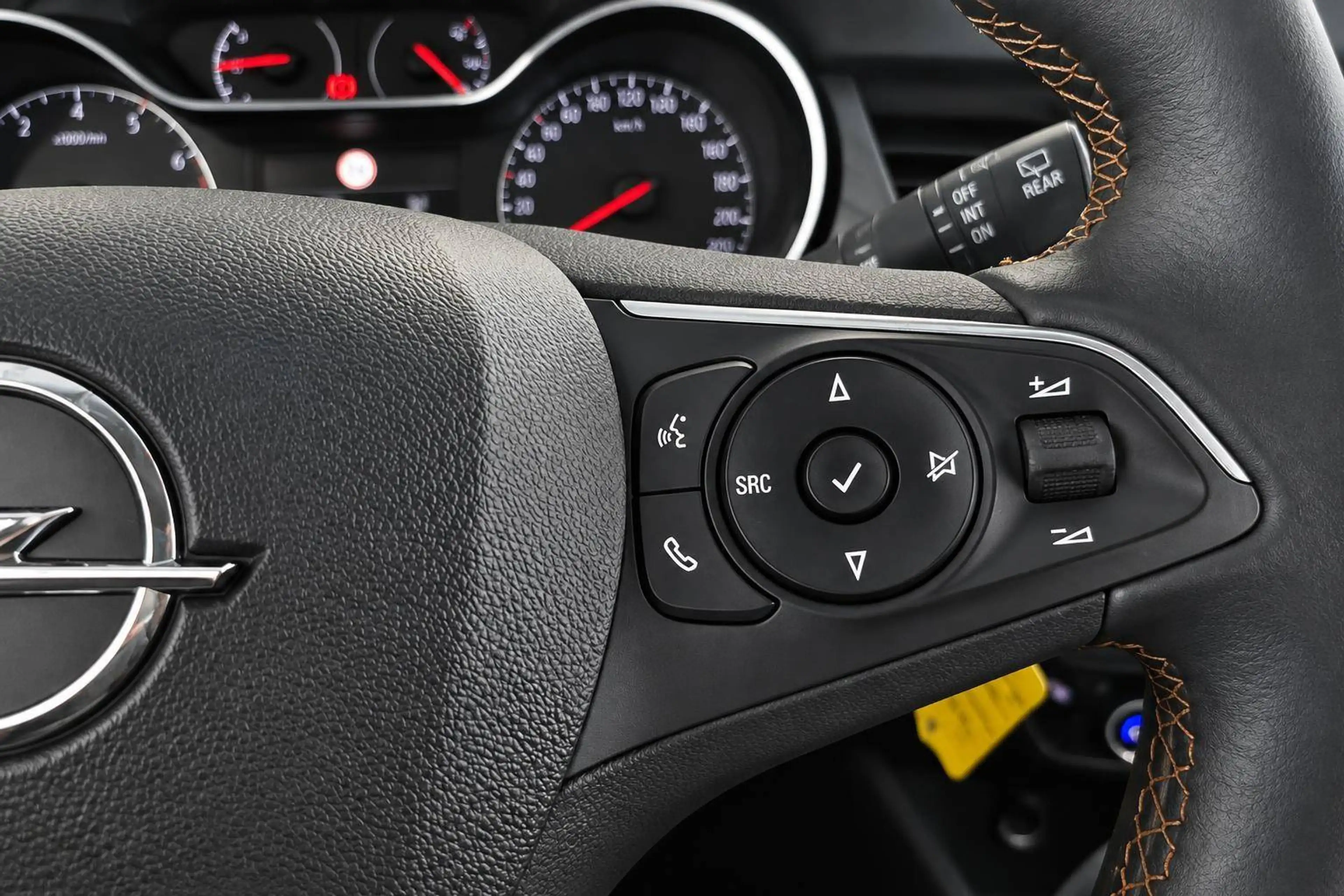 Opel Crossland X Innovation — photo 15