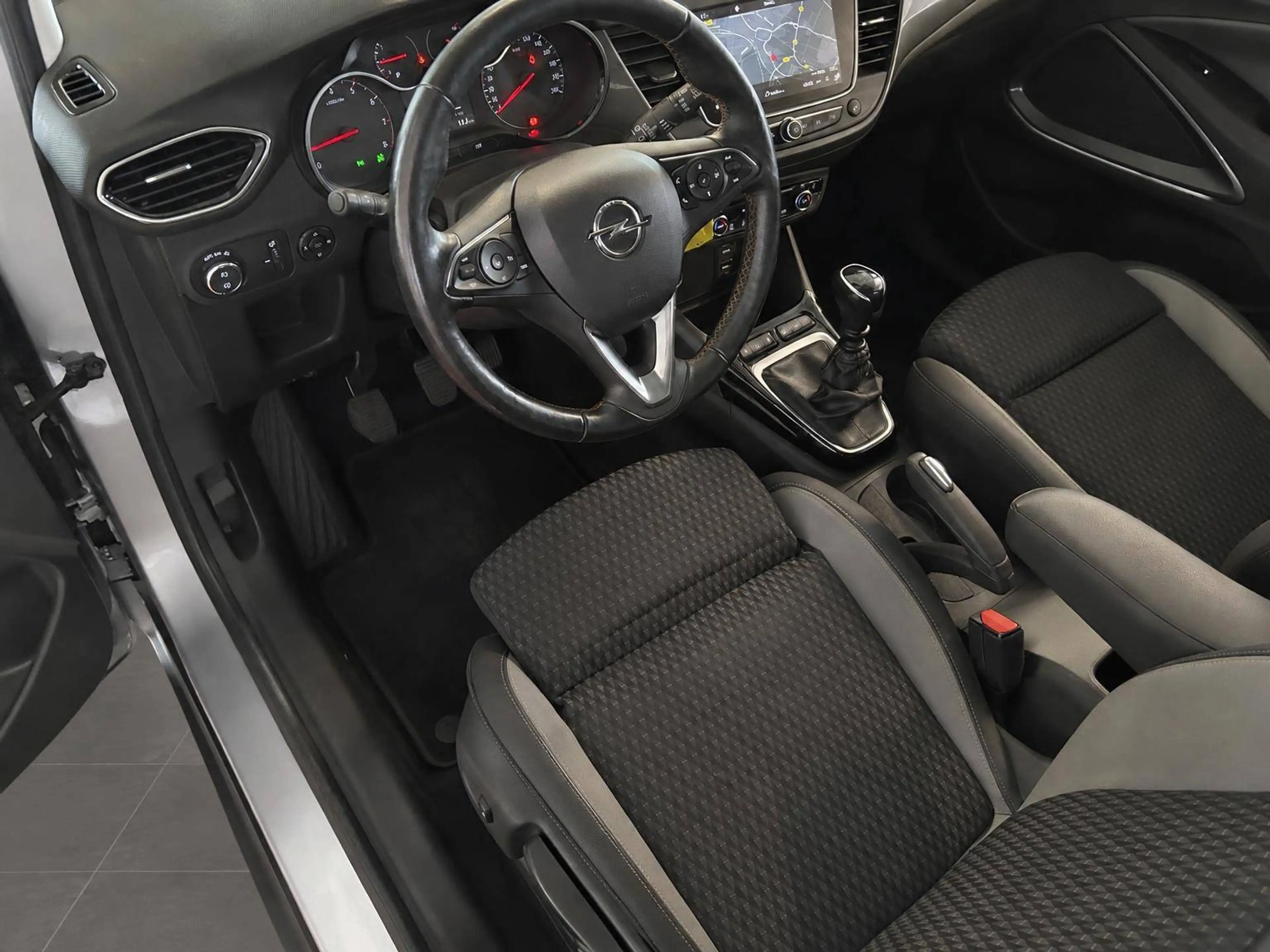 Opel Crossland X Innovation — photo 11