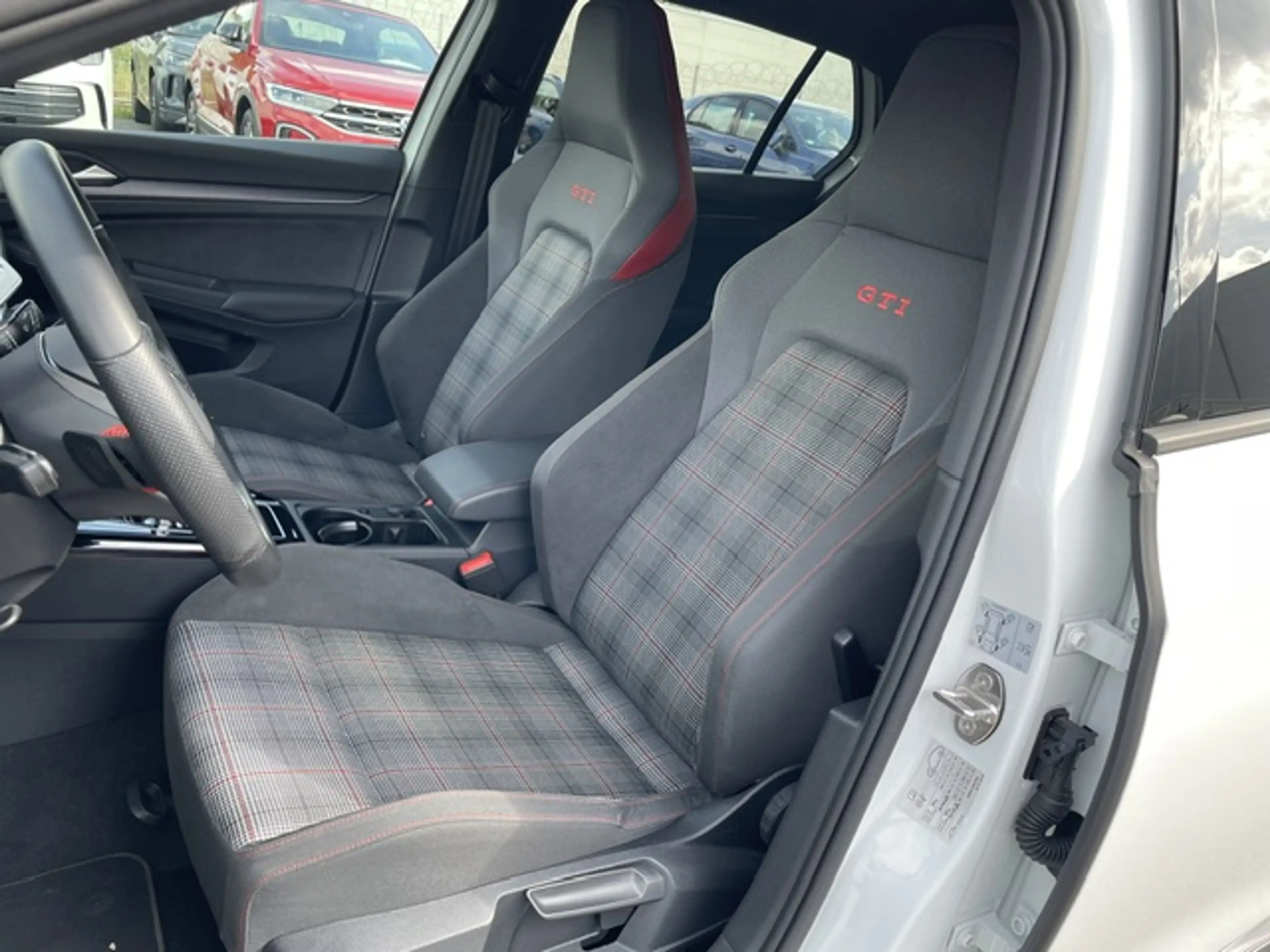 Volkswagen Golf VIII 2.0TSi DSG GTI BlackStyle R-Kamera IQ-Ligh... — photo 10