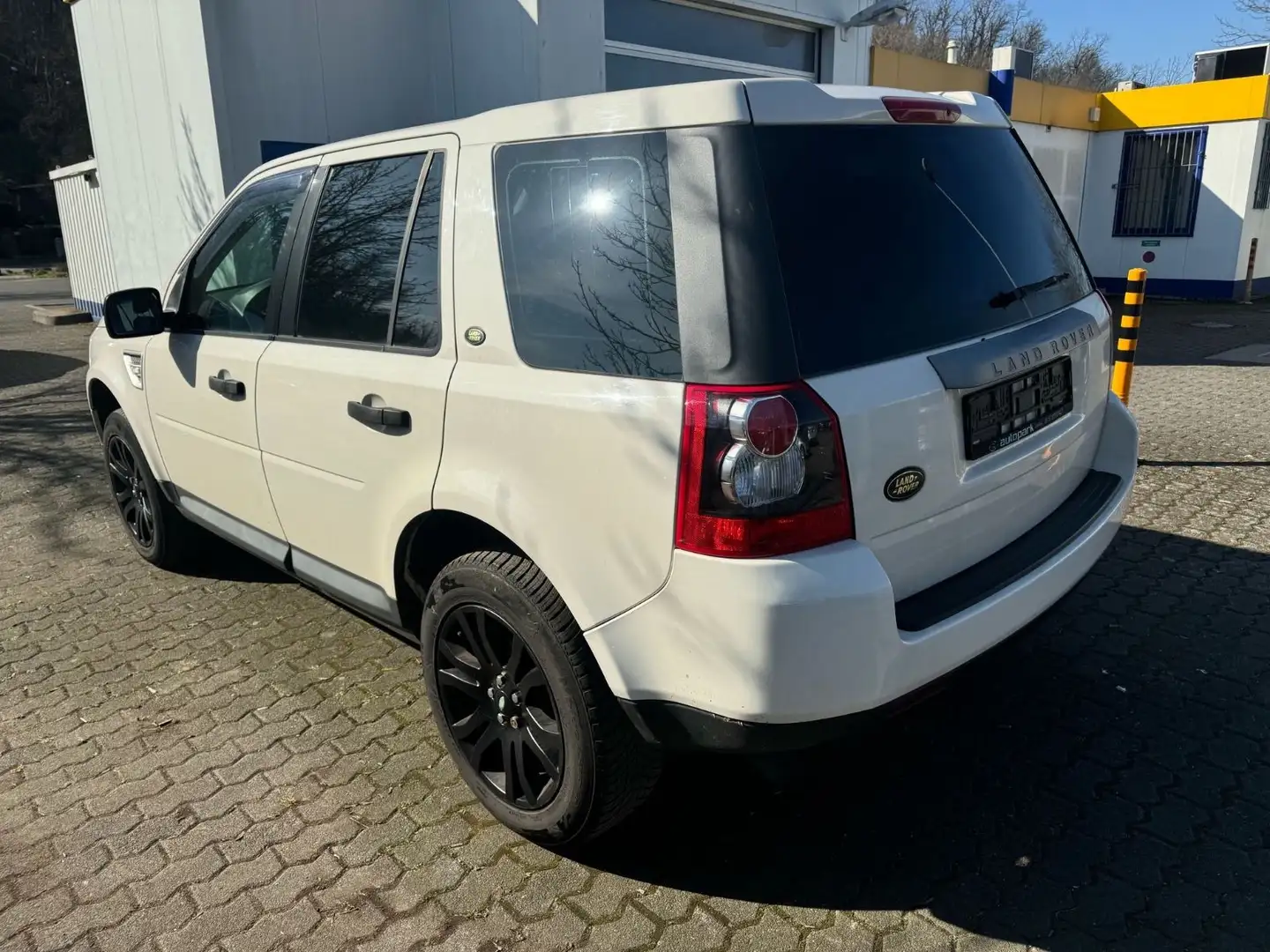 Land Rover Freelander 2 HSE Leder+Navi+Xenon Weiß - 2