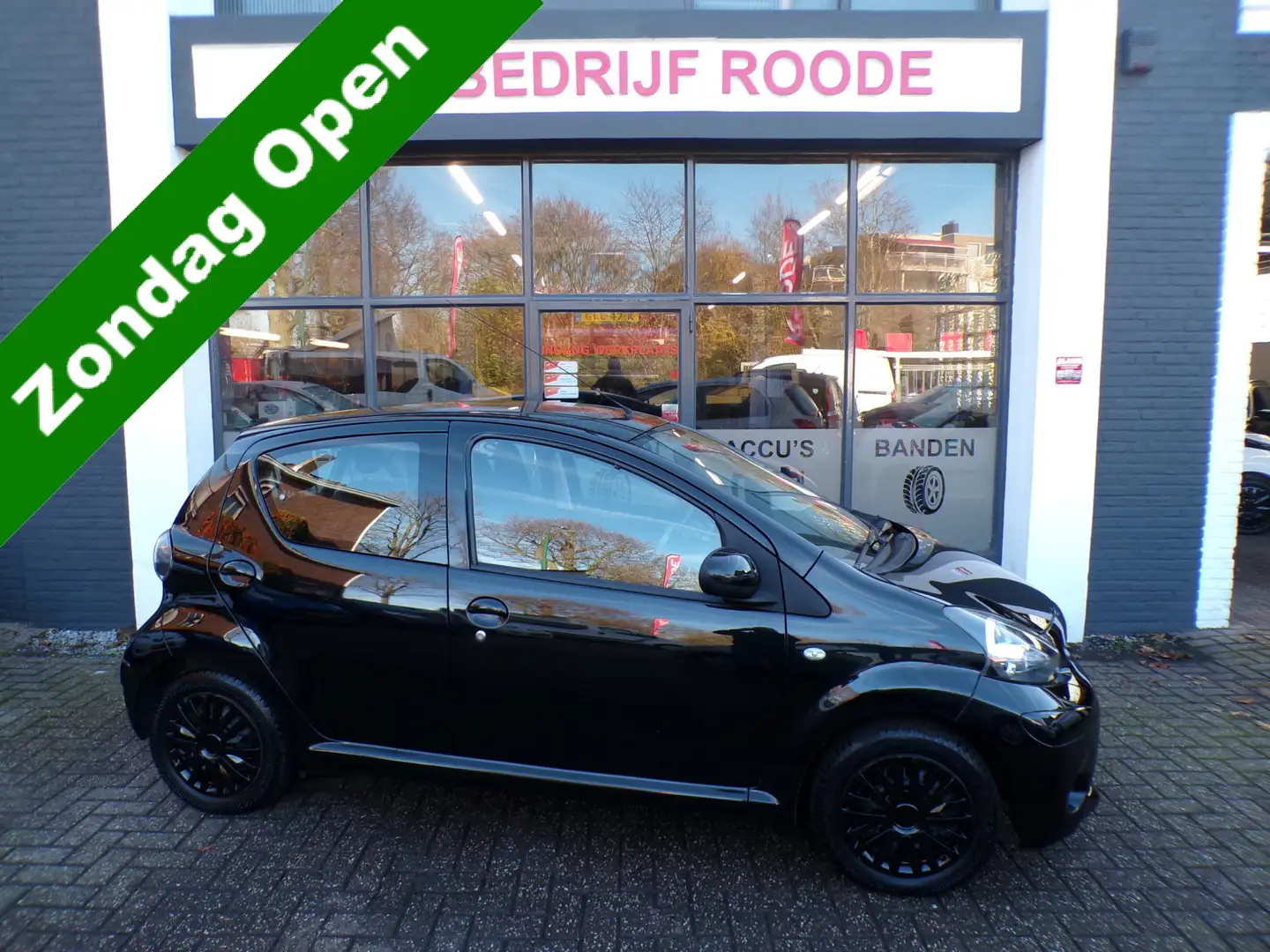 Toyota Aygo 1.0 VVT-i BLACKLINE AIRCO, ZEER MOOI , NIEUWE APK Noir - 1