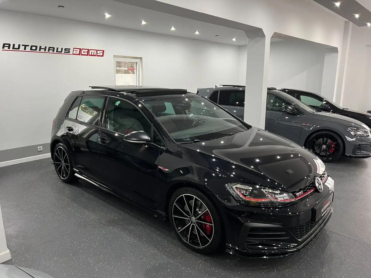 Volkswagen Golf VII Lim. GTI TCR *AKRA*PANO*DYNO*ACC*R-KAM* Black - 2
